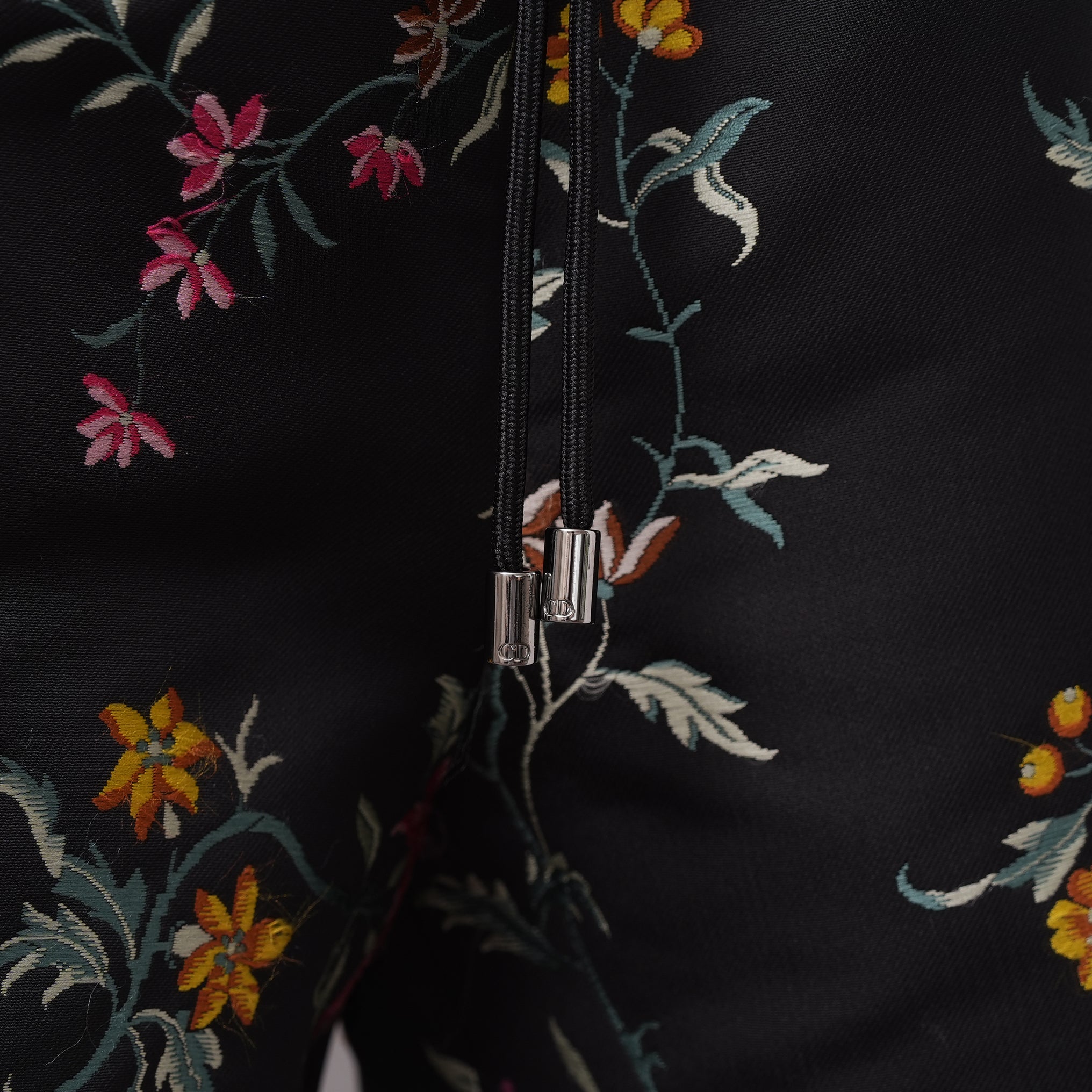 Christian Dior クリスチャンディオール / 美品 23SS ランウェイ look64 / 花柄刺繍 ブラックフローラル イージー / ショート パンツ / 327P16A2700 / size 40 (BLACK) レディース