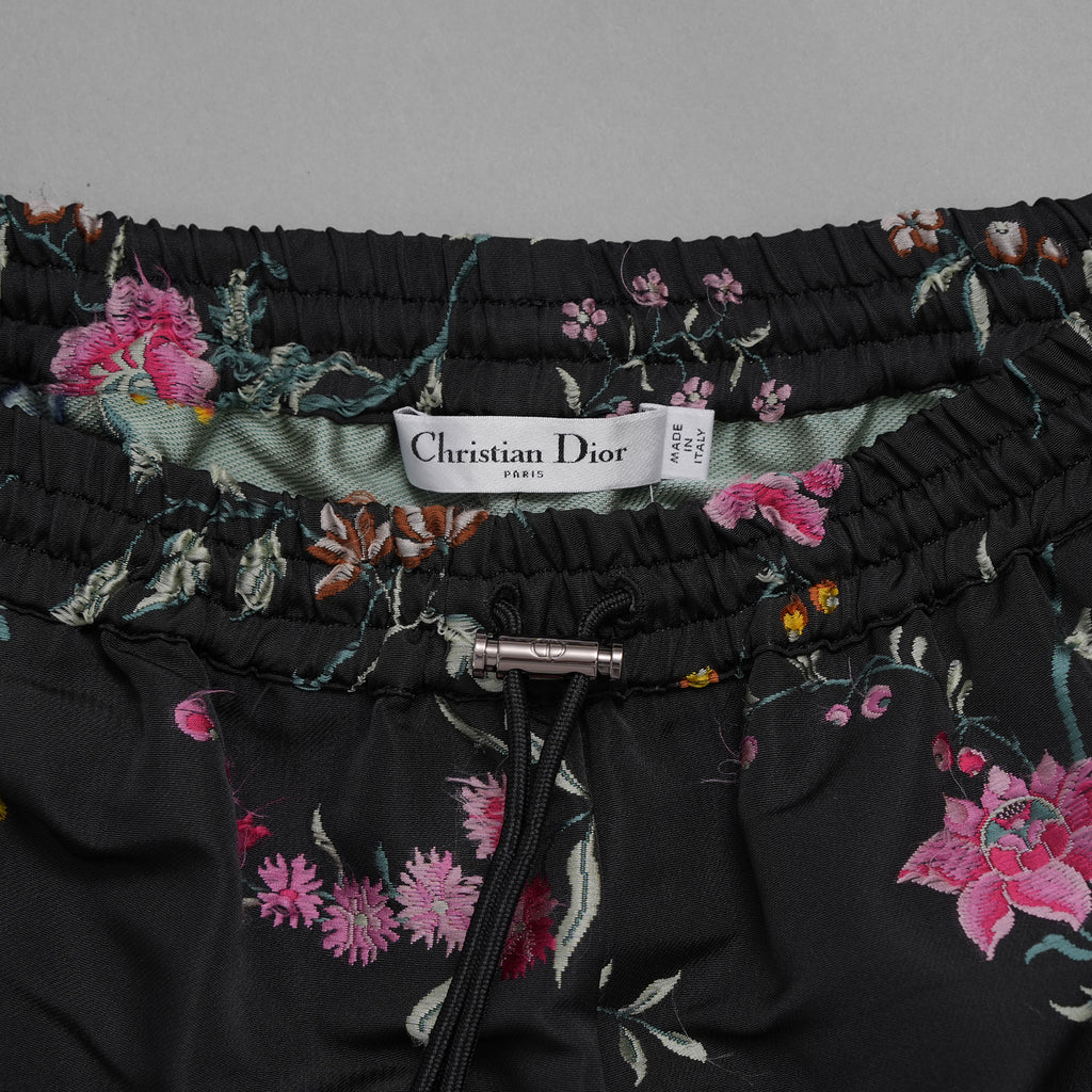 Christian Dior クリスチャンディオール / 美品 23SS ランウェイ look64 / 花柄刺繍 ブラックフローラル イージー / ショート パンツ / 327P16A2700 / size 40 (BLACK) レディース