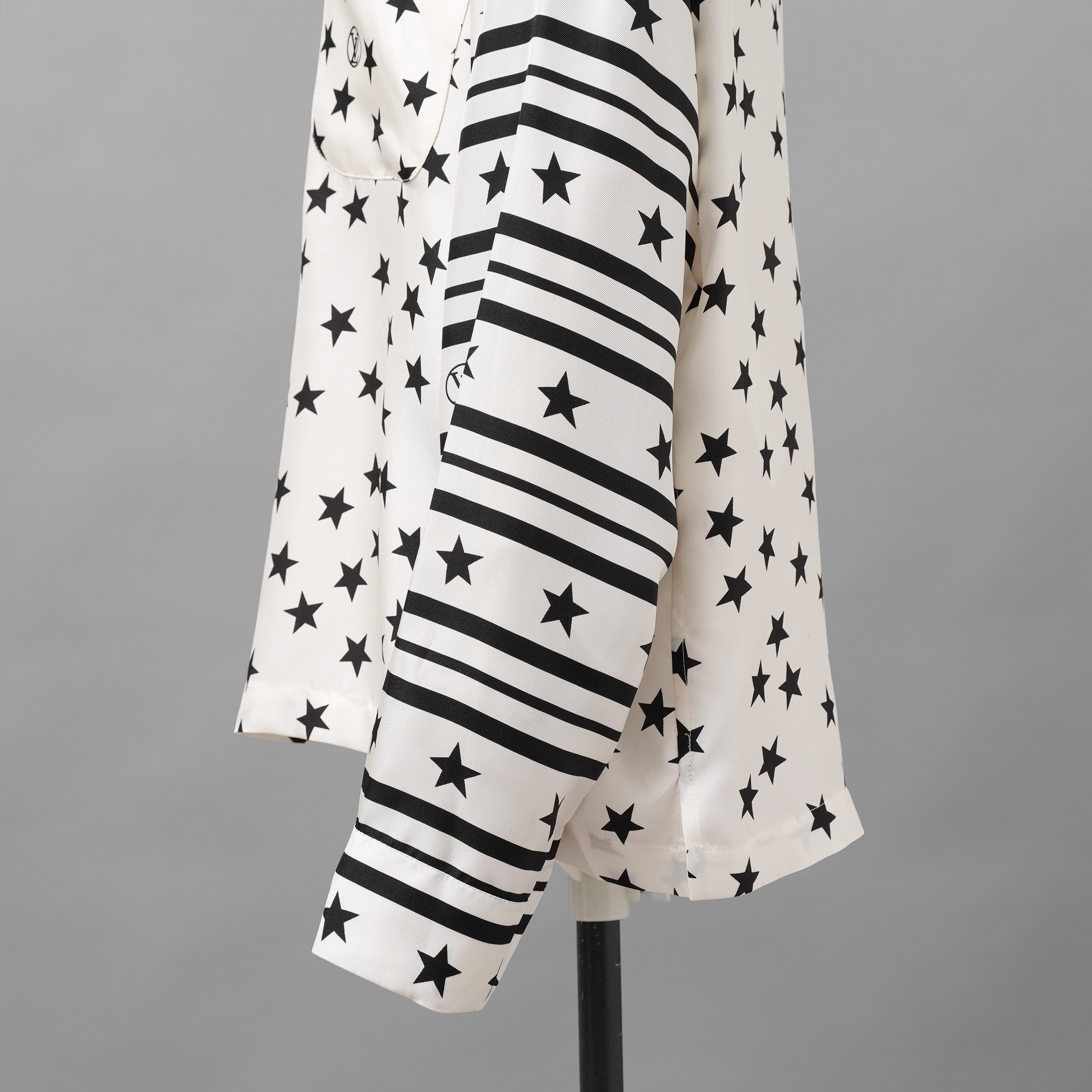 LOUIS VUITTON ルイヴィトン / 美品 22SS LVサマー スターダスト シルク パジャマシャツ / 長袖シャツ / RW222 O33 FNBL38 / size 38 (WHITE) レディース