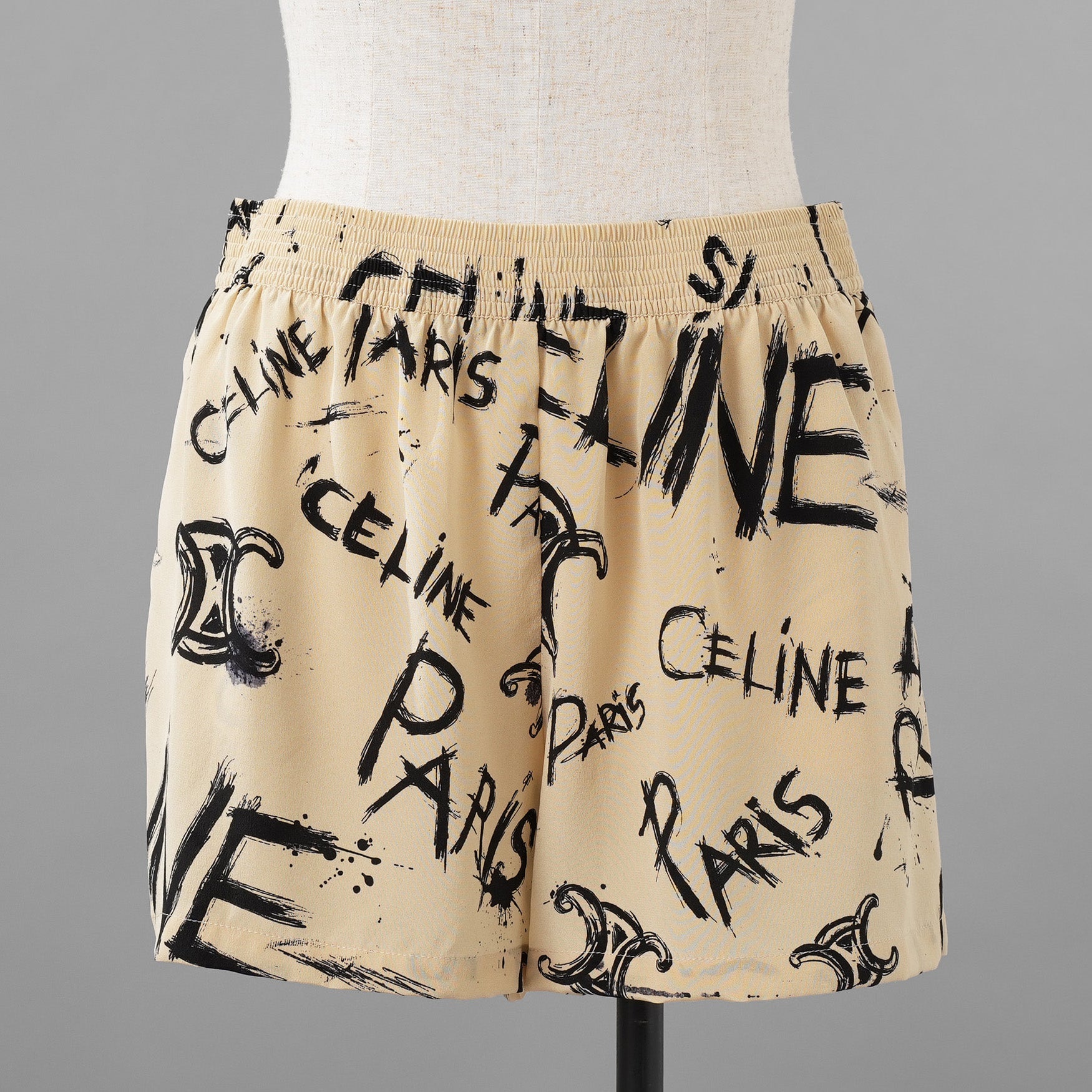 CELINE セリーヌ / 美品 22SS トリオンフ & ロゴ スクリブル プリント クレープ・ド・シーヌ シルク ショートパンツ / ラクガキ プリント /2P711731R / size 38 (BEIGE)