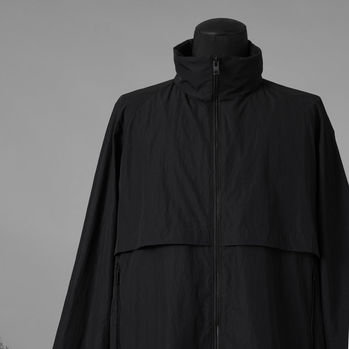 KAZUYUKI KUMAGAI ATTACHMENT カズユキ クマガイ アタッチメント / 20SS 塩縮タスランナイロンタフタ スタンドカラー コート / AC01-211 / size 2 (BLACK) 123032-alm