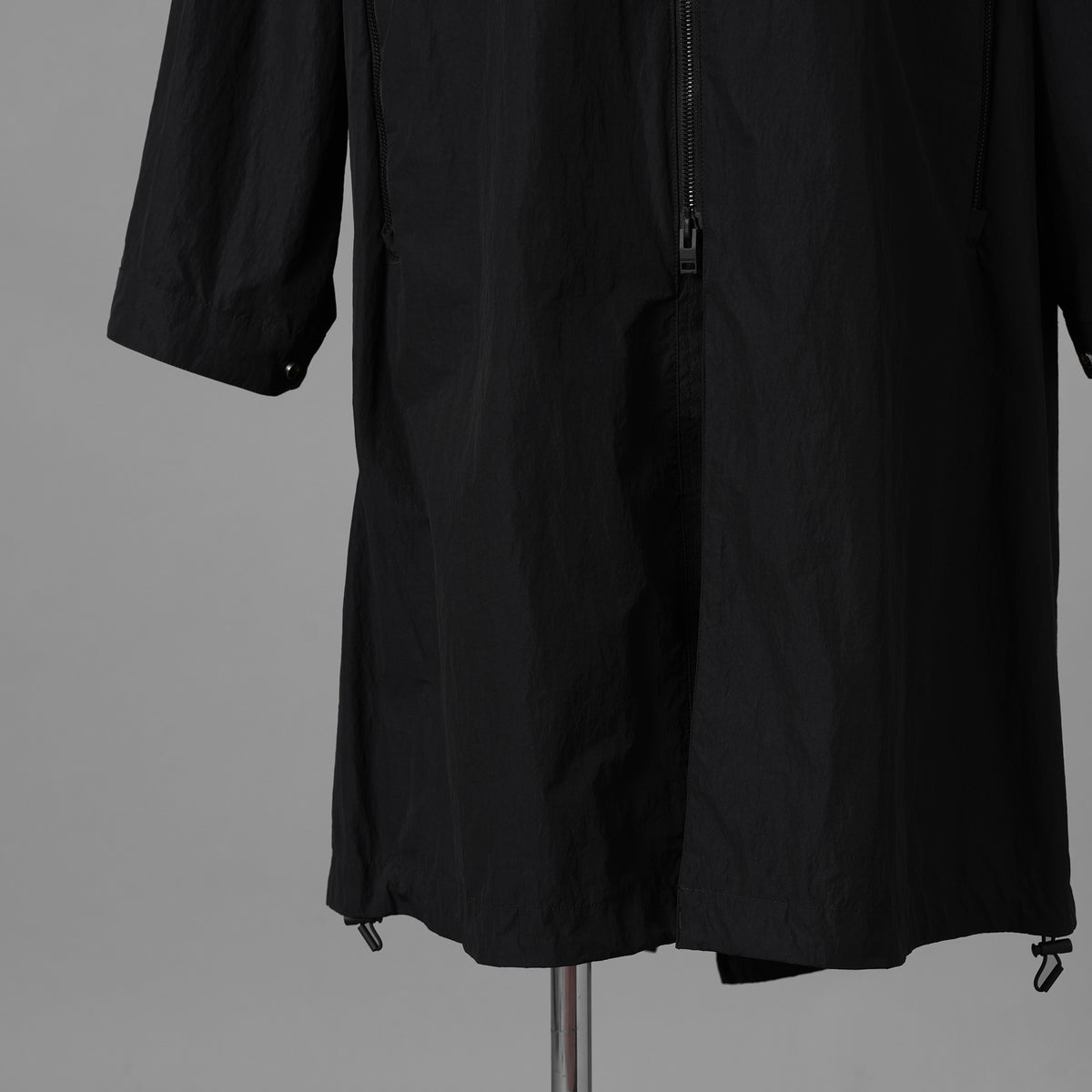 KAZUYUKI KUMAGAI ATTACHMENT カズユキ クマガイ アタッチメント / 20SS 塩縮タスランナイロンタフタ スタンドカラー コート / AC01-211 / size 2 (BLACK) 123032-alm