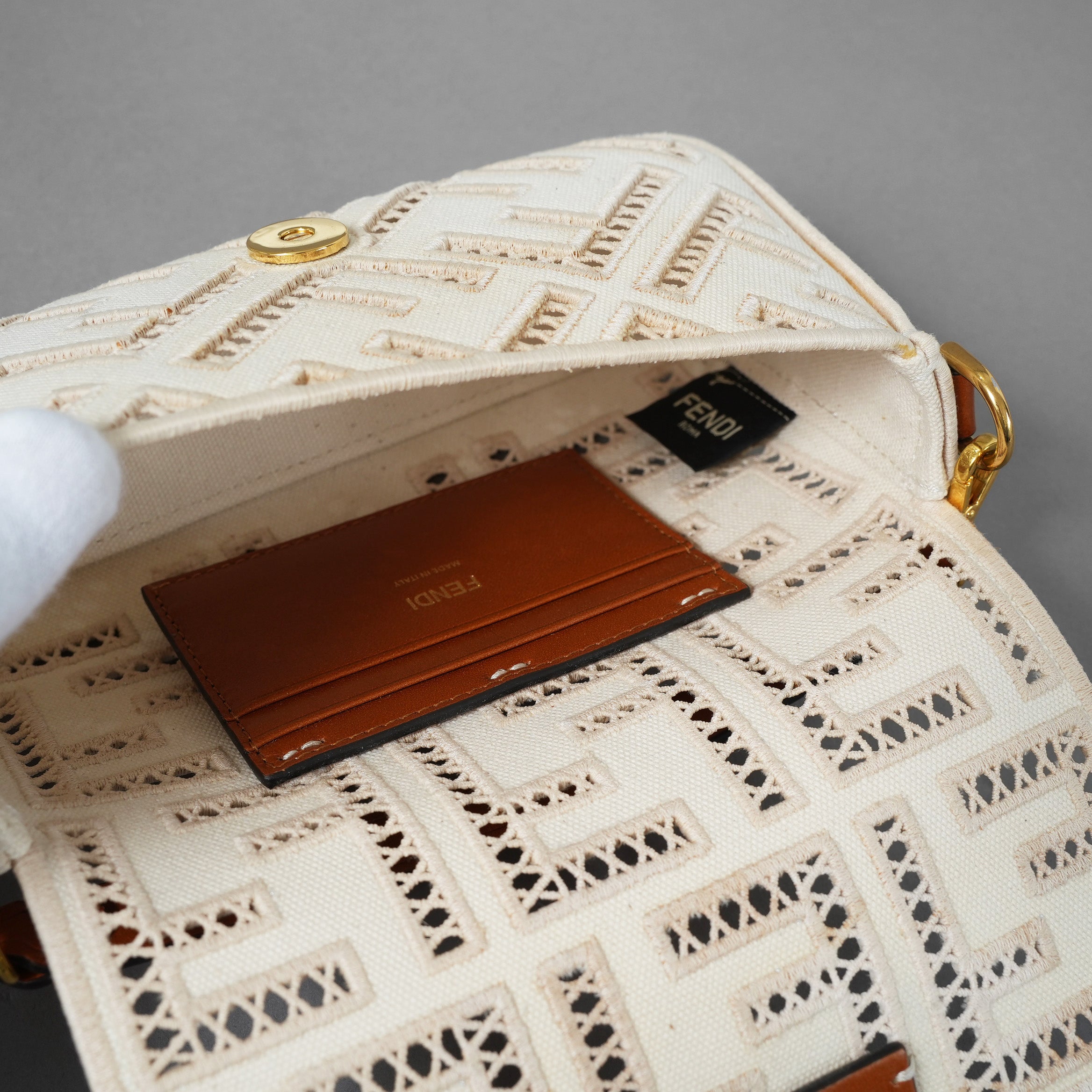 FENDI フェンディ / 21SS BAGUETTE CANVAS RICAMO FF AJOUR バゲット ミニ ハンドバッグ / ショルダーバッグ / 8BS017 AF2V F1DSV / IVORY