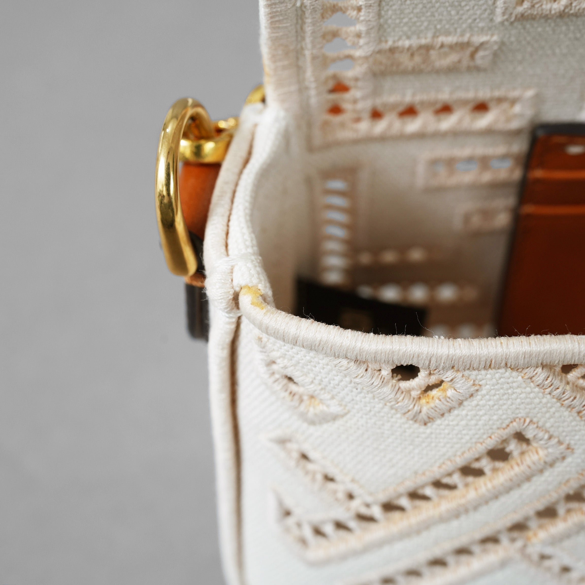 FENDI フェンディ / 21SS BAGUETTE CANVAS RICAMO FF AJOUR バゲット ミニ ハンドバッグ / ショルダーバッグ / 8BS017 AF2V F1DSV / IVORY