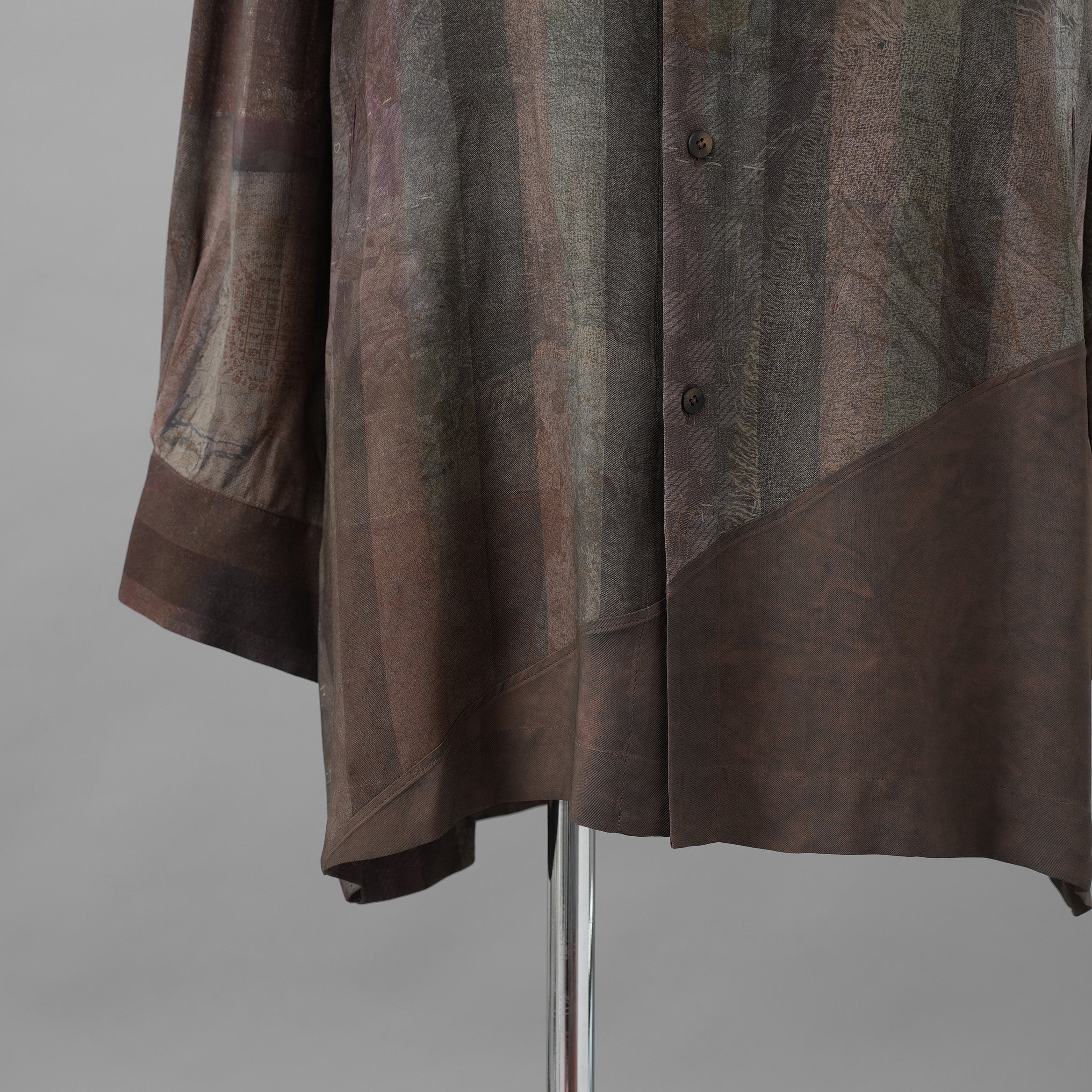 ZIGGY CHEN ジギーチェン/ 24SS Spiral Printing Oversized Long Shirt スパイラルプリント オーバーサイズ ロングシャツ（フェードカッパーローズ）長袖シャツ / OM2410720 / size 44 ( Faded Copper Rose )