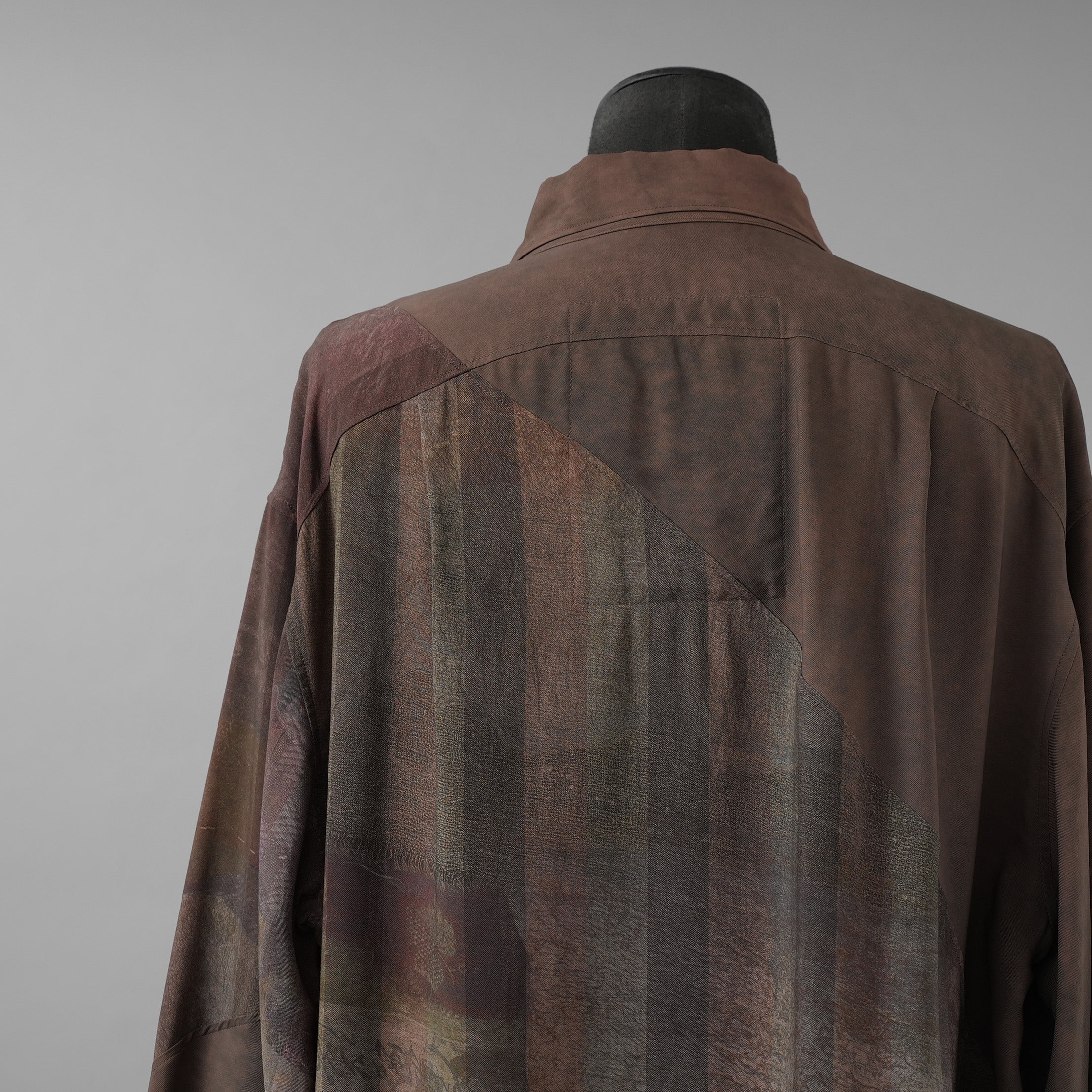 ZIGGY CHEN ジギーチェン/ 24SS Spiral Printing Oversized Long Shirt スパイラルプリント オーバーサイズ ロングシャツ（フェードカッパーローズ）長袖シャツ / OM2410720 / size 44 ( Faded Copper Rose )