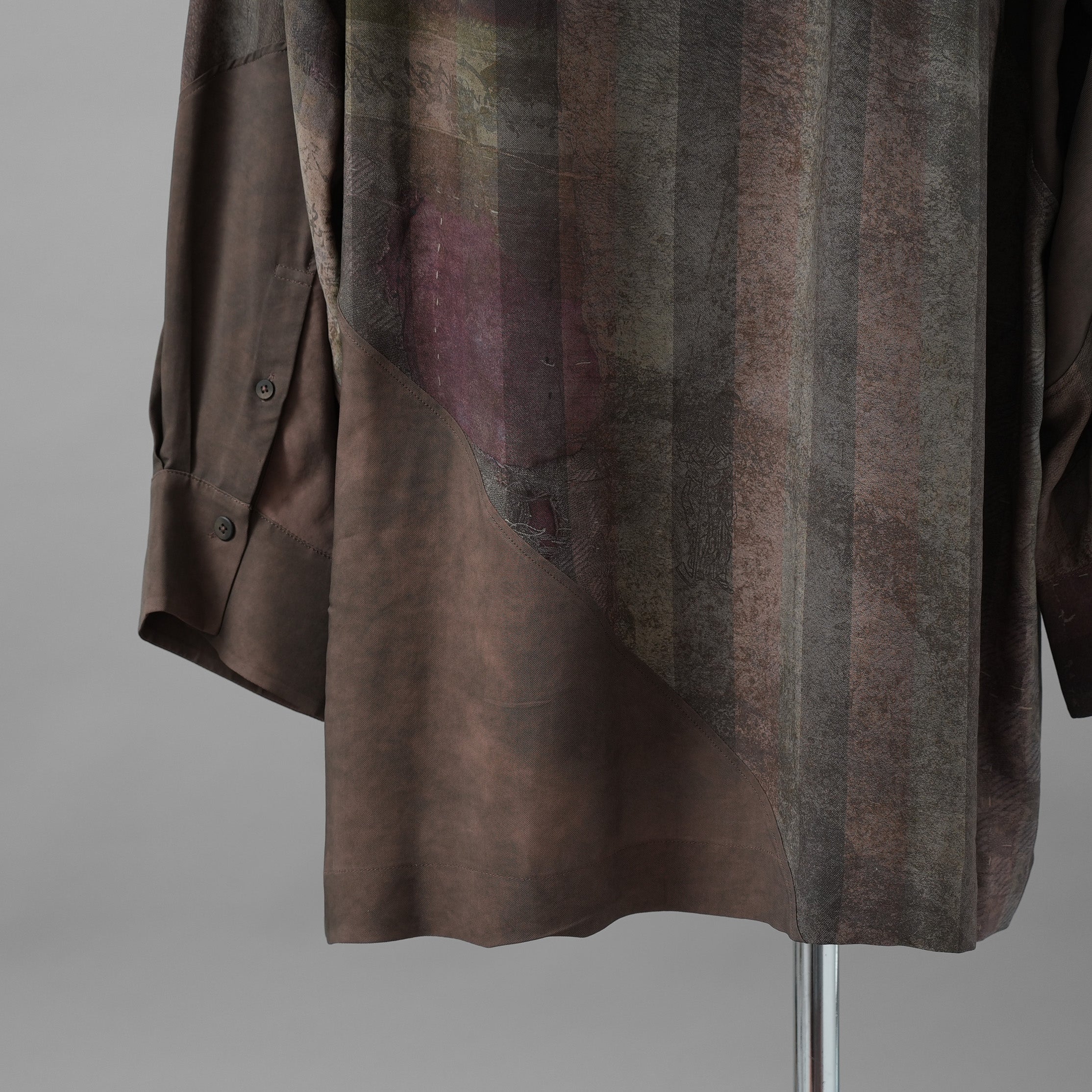 ZIGGY CHEN ジギーチェン/ 24SS Spiral Printing Oversized Long Shirt スパイラルプリント オーバーサイズ ロングシャツ（フェードカッパーローズ）長袖シャツ / OM2410720 / size 44 ( Faded Copper Rose )