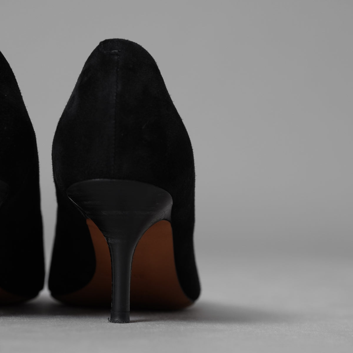 未使用 CELINE セリーヌ / エッセンシャル Vネック スウェード パンプス シューズ / size 35.5 (22.5cm) BLACK レディース 352113-izm