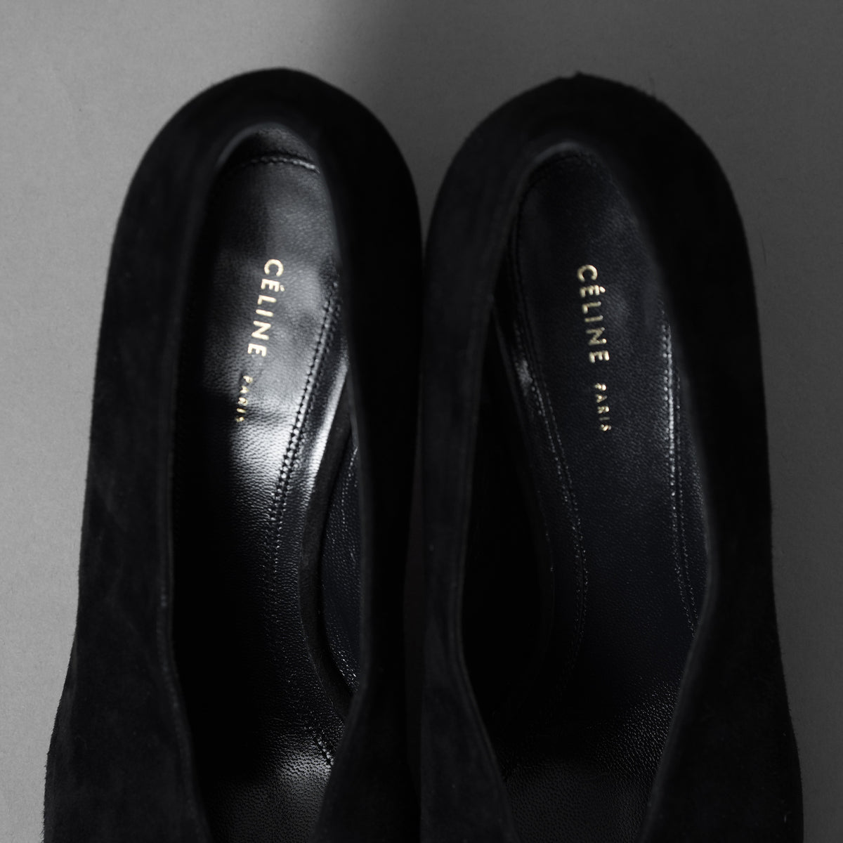 未使用 CELINE セリーヌ / エッセンシャル Vネック スウェード パンプス シューズ / size 35.5 (22.5cm) BLACK レディース 352113-izm