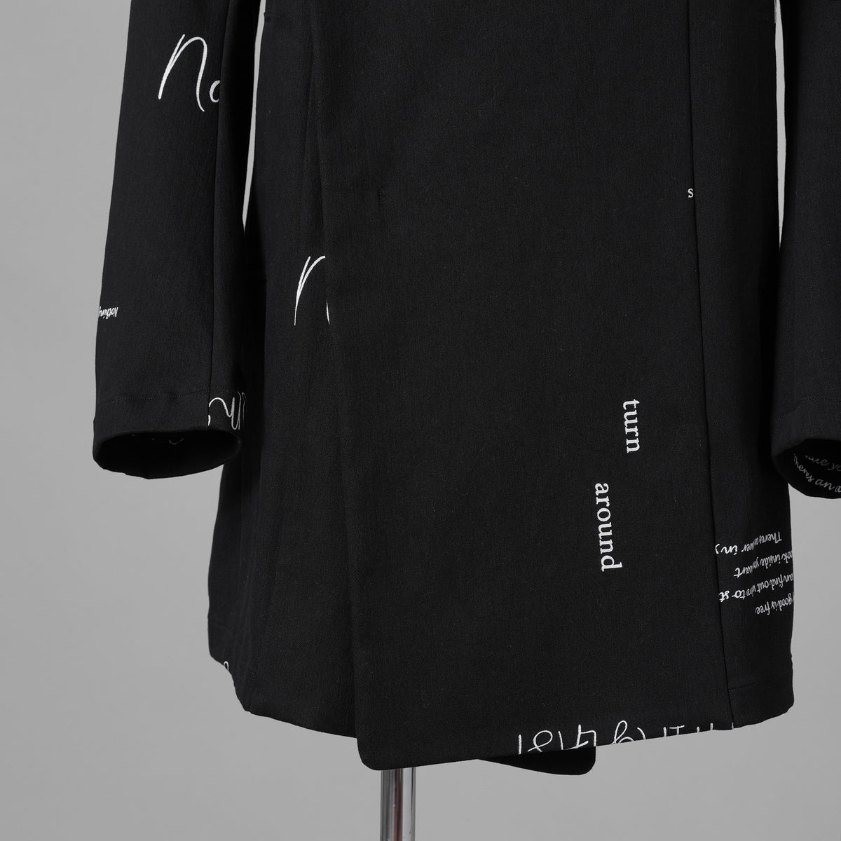 bajra バジュラ / 美品 25AW ストレッチデニム プリント フーデッドコート / 157UC03 / size 3 (BLACK) 352118-in-ue