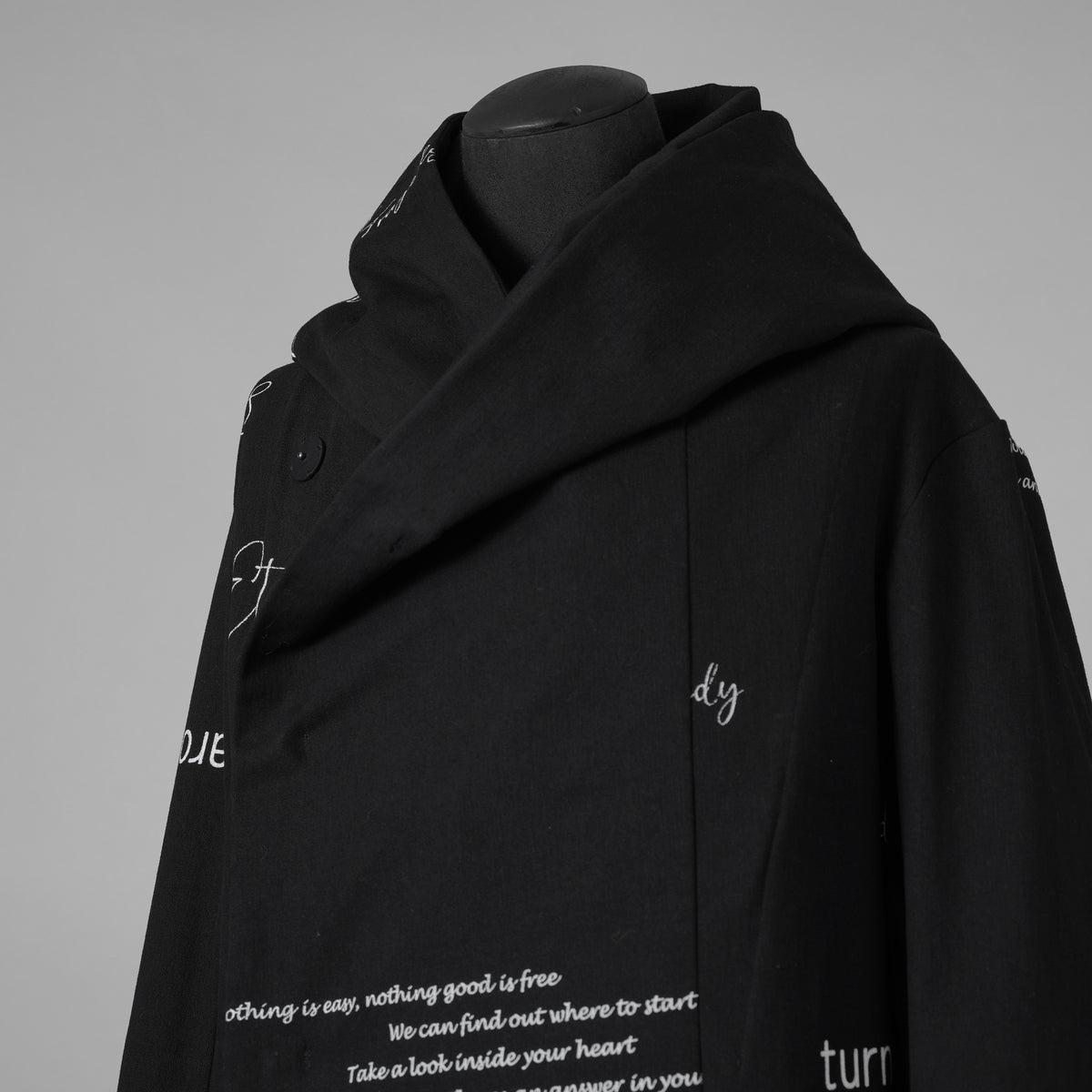 bajra バジュラ / 美品 25AW ストレッチデニム プリント フーデッドコート / 157UC03 / size 3 (BLACK) 352118-in-ue