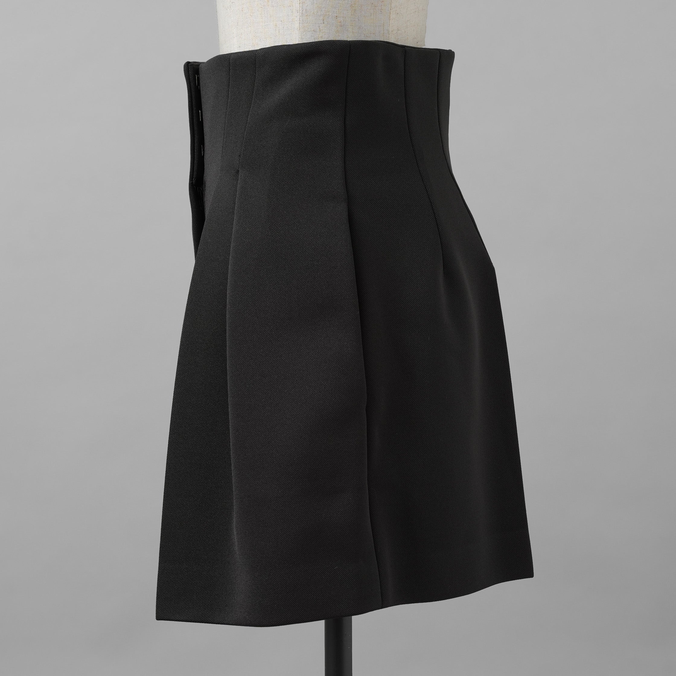 FENDI フェンディ / 美品 22AW タック ショートパンツ / キュロット / FR6336 AGTS / size 42 (BLACK) レディース