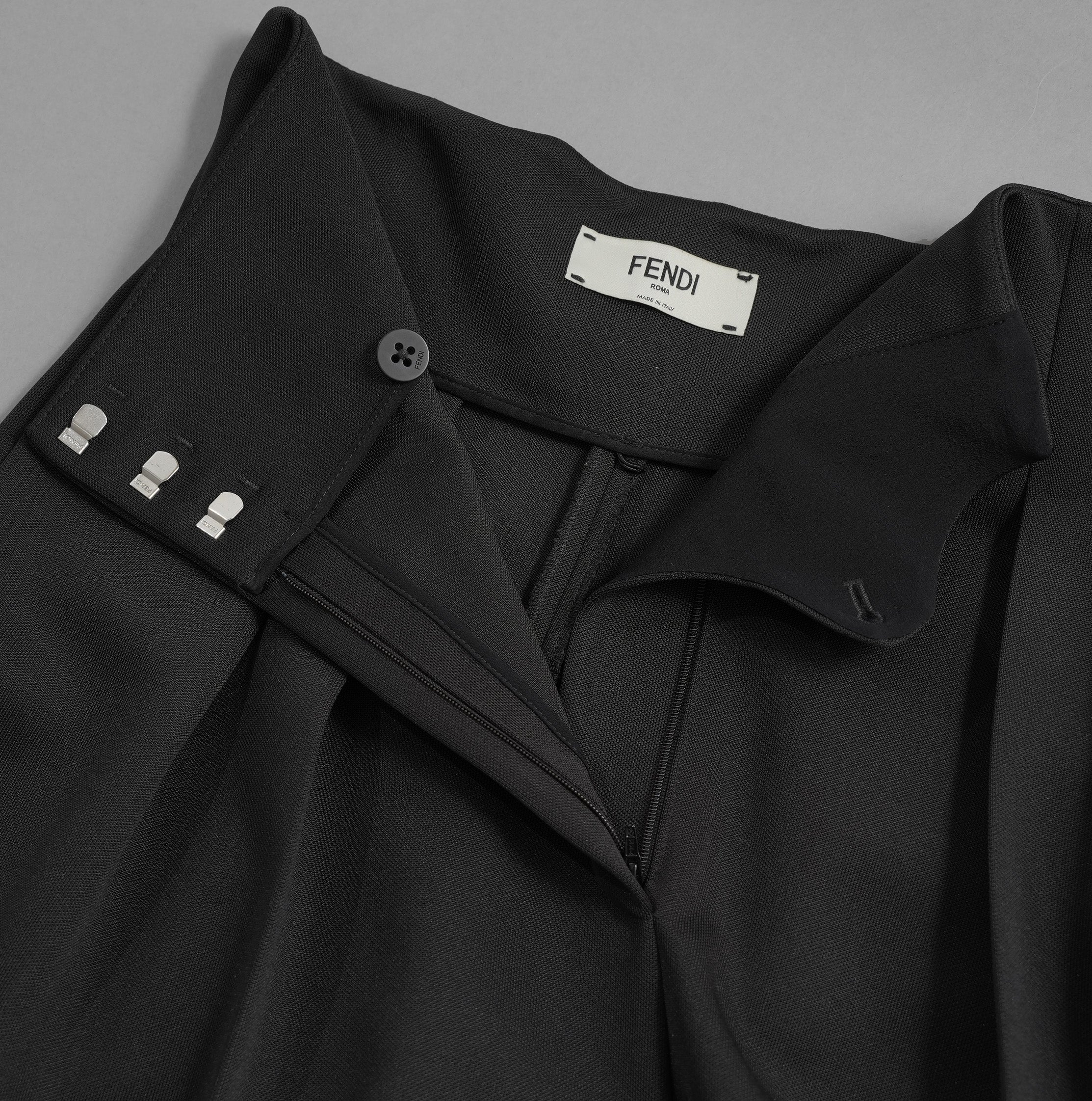 FENDI フェンディ / 美品 22AW タック ショートパンツ / キュロット / FR6336 AGTS / size 42 (BLACK) レディース