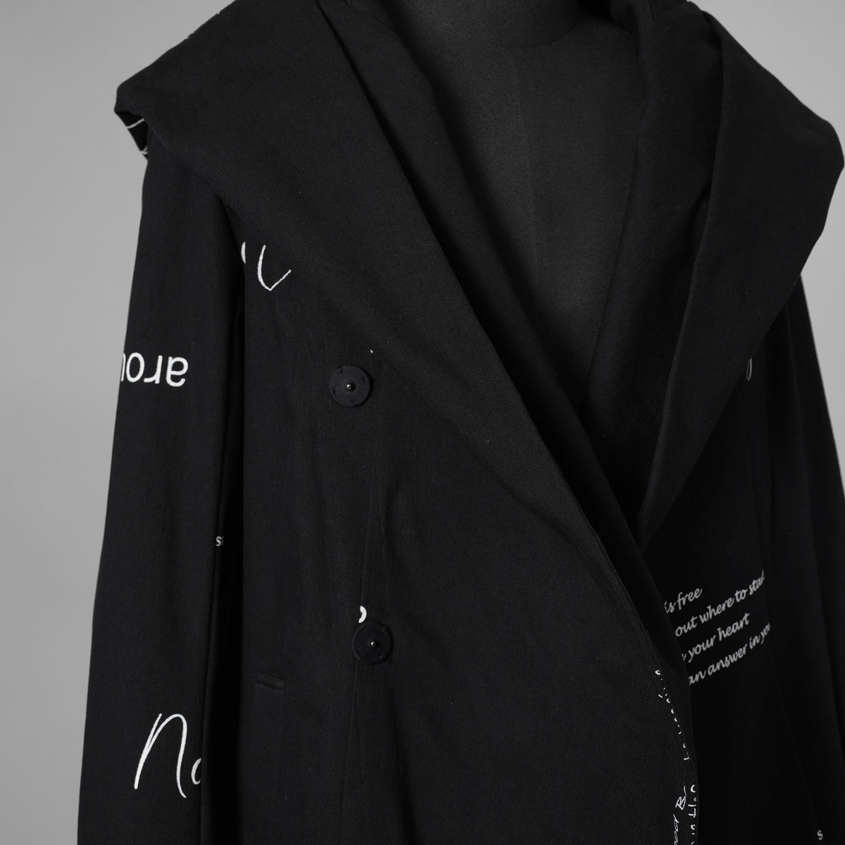 bajra バジュラ / 美品 25AW ストレッチデニム プリント フーデッドコート / 157UC03 / size 3 (BLACK) 352118-in-ue