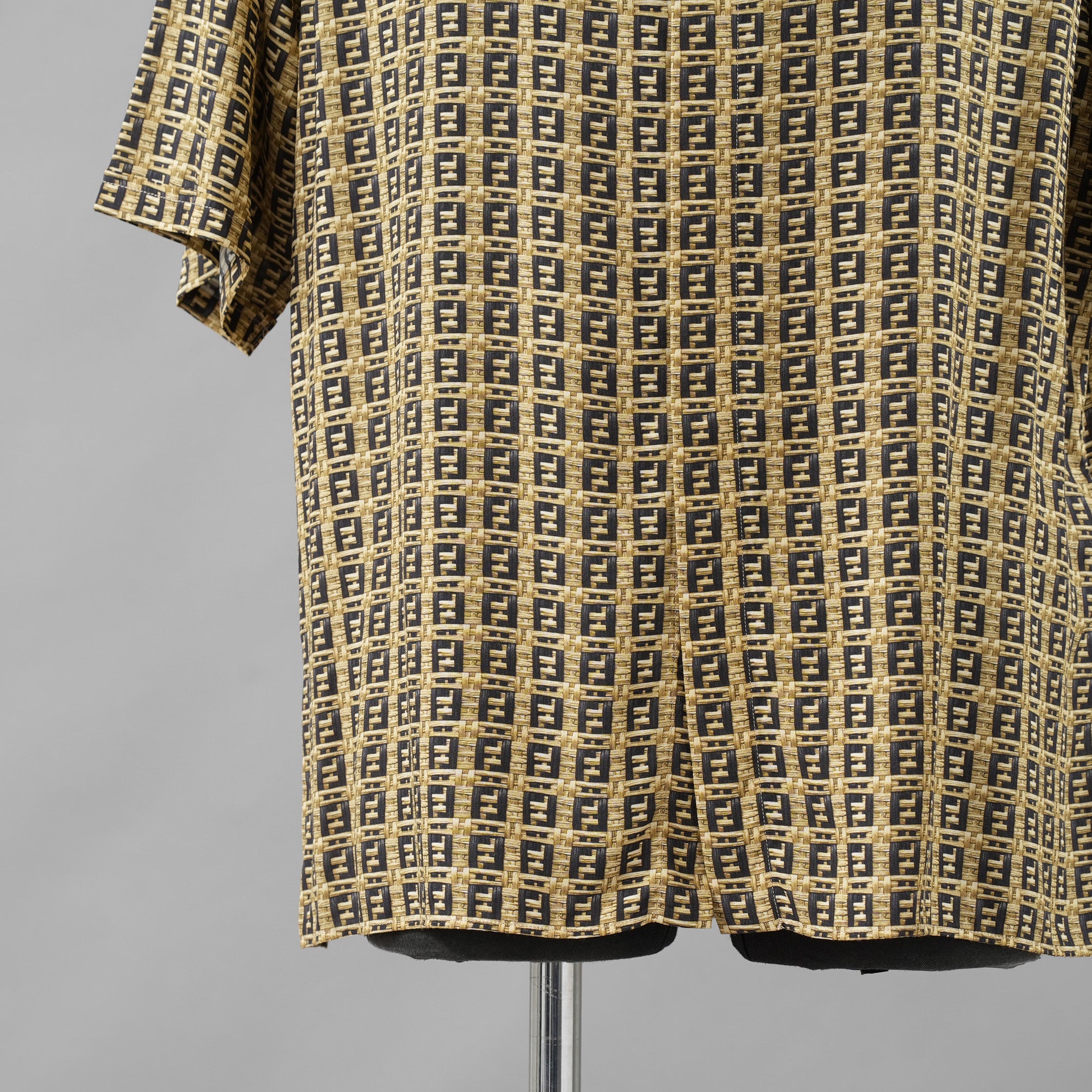 FENDI フェンディ / 美品 22SS レーヨン FFロゴ 総柄  ルーズフィット 半袖シャツ / FS0795 AFXE / size 40 (GOLD × BLACK)