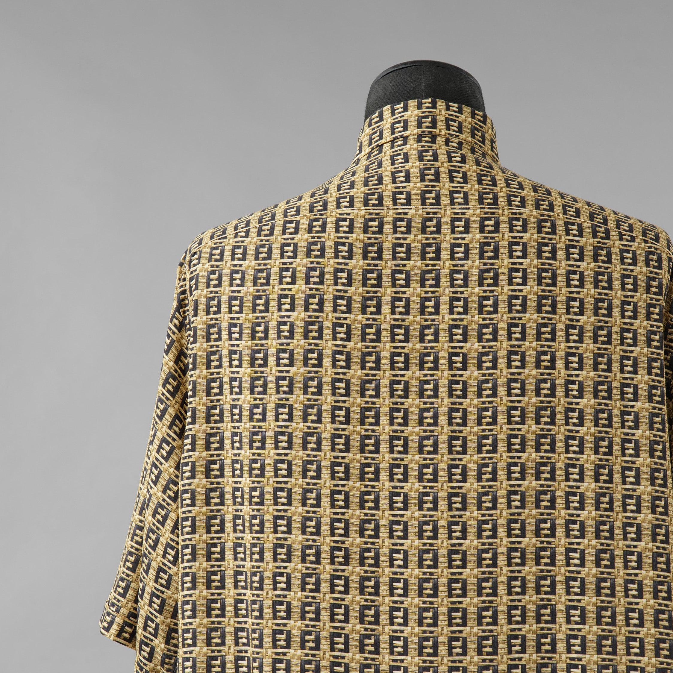 FENDI フェンディ / 美品 22SS レーヨン FFロゴ 総柄  ルーズフィット 半袖シャツ / FS0795 AFXE / size 40 (GOLD × BLACK)
