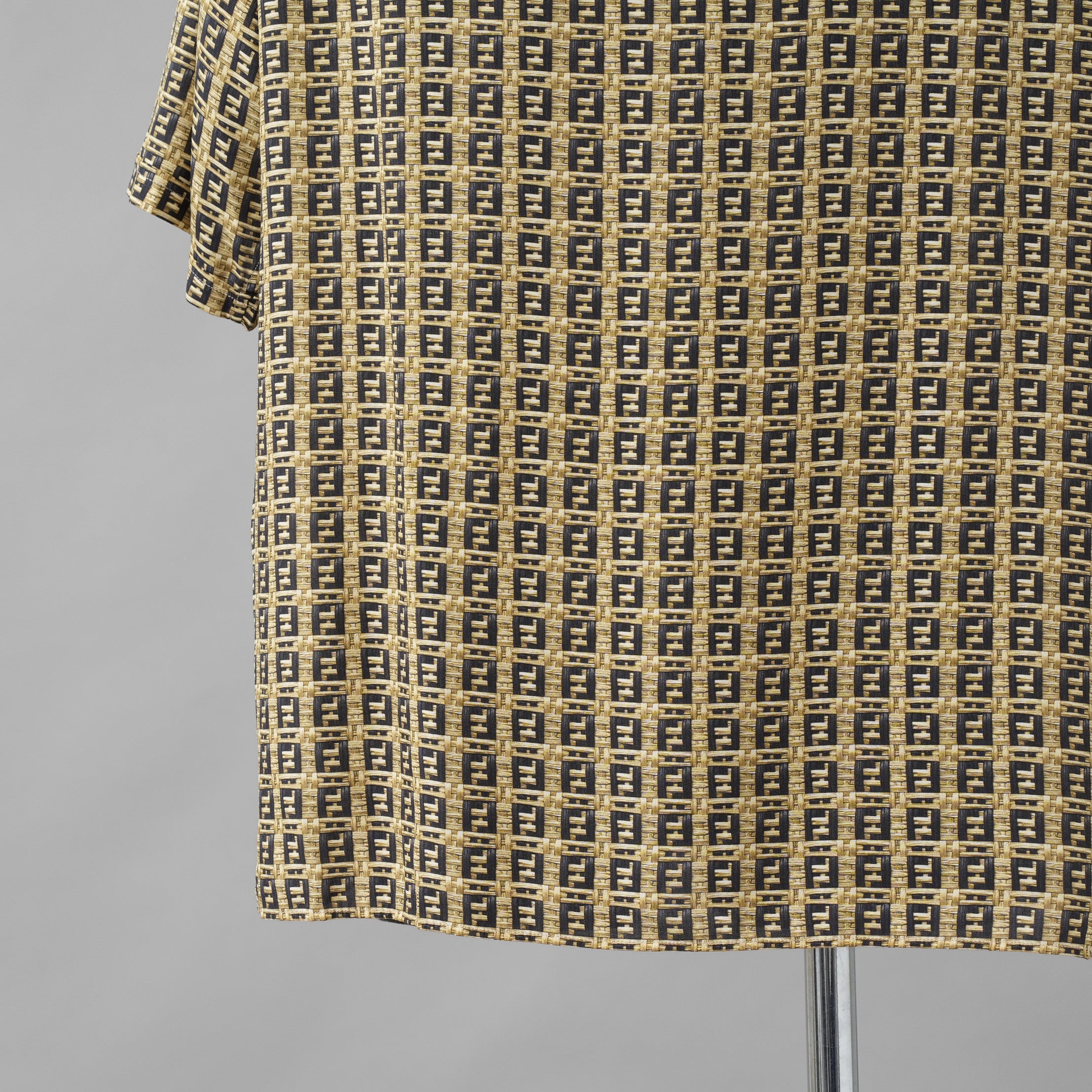 FENDI フェンディ / 美品 22SS レーヨン FFロゴ 総柄  ルーズフィット 半袖シャツ / FS0795 AFXE / size 40 (GOLD × BLACK)