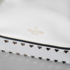 VALENTINO GARAVANI ヴァレンティノ ガラヴァーニ / ロックスタッズ グレインカーフスキン バケットバッグ / ショルダーバッグ / 3W2B0L31VSF / IVORY レディース 352117-izm