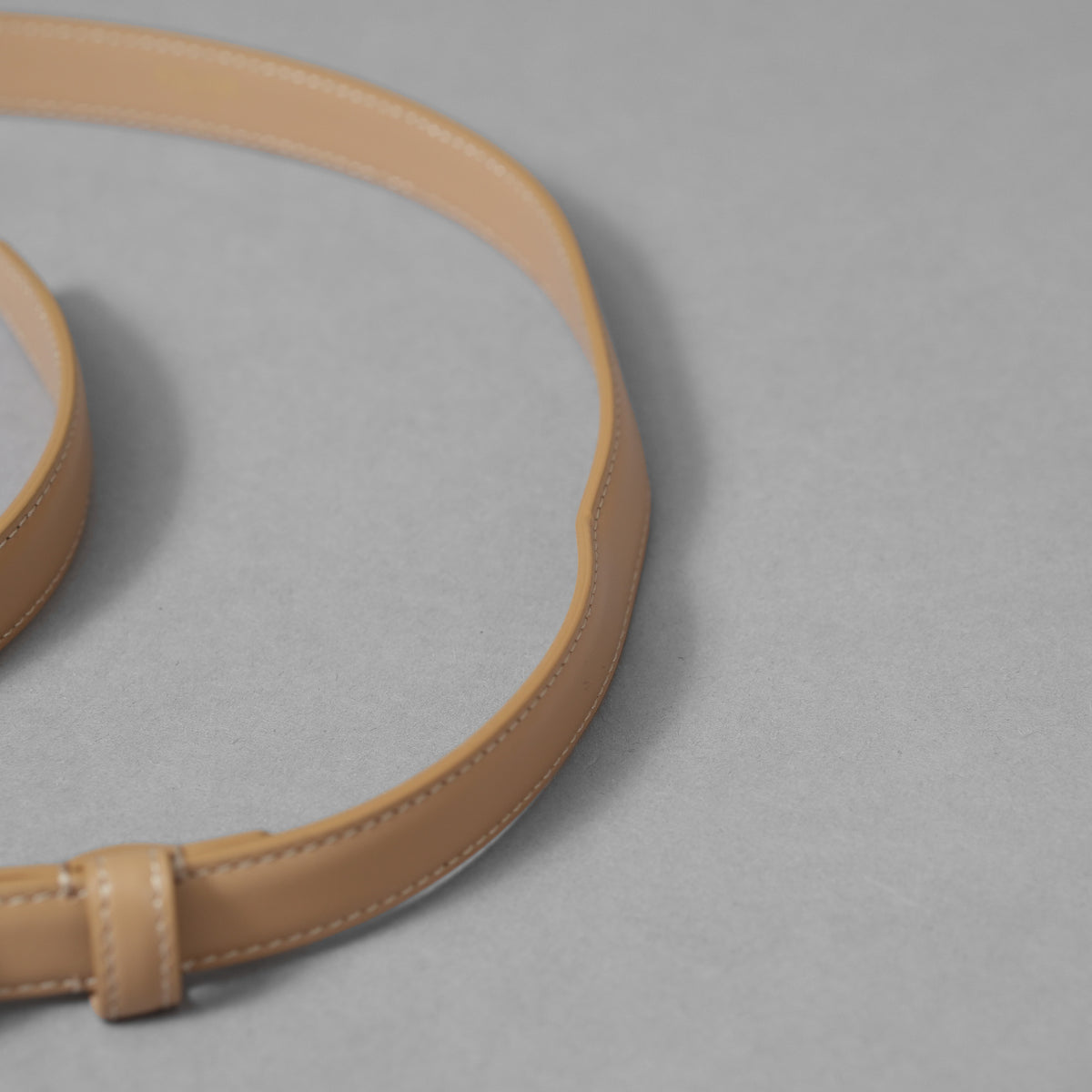 CELINE セリーヌ / 19AW トリオンフ ベルト 18mm ナチュラルカーフスキン アクセサリー / F-NE-3271 / BEIGE レディース 352121-izm