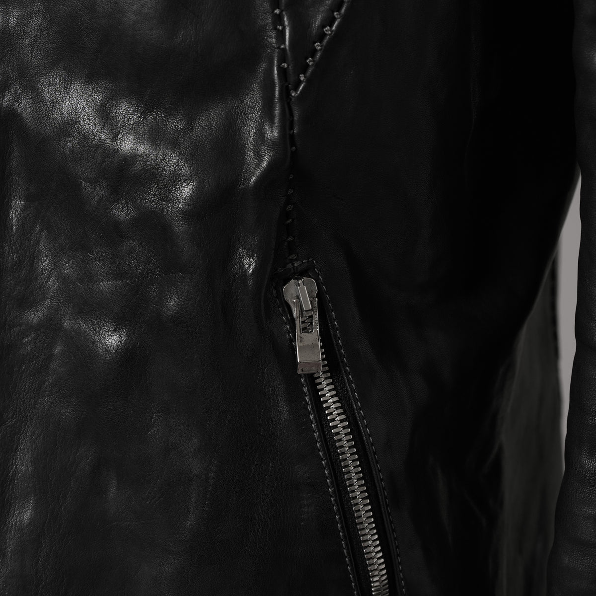 incarnation インカネーション / 極美品 21AW HORSE LEATHER NO COLLAR ZIP/F MOTO #2 LINED JB-4 ホース オーバーロック レザージャケット / 12411-41487-NK-01 / size S (BLACK)