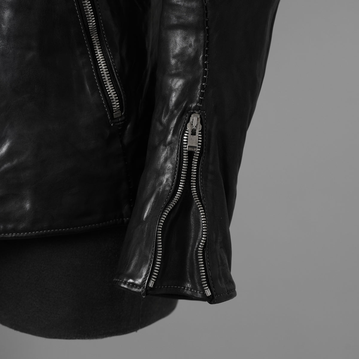 incarnation インカネーション / 極美品 21AW HORSE LEATHER NO COLLAR ZIP/F MOTO #2 LINED JB-4 ホース オーバーロック レザージャケット / 12411-41487-NK-01 / size S (BLACK)
