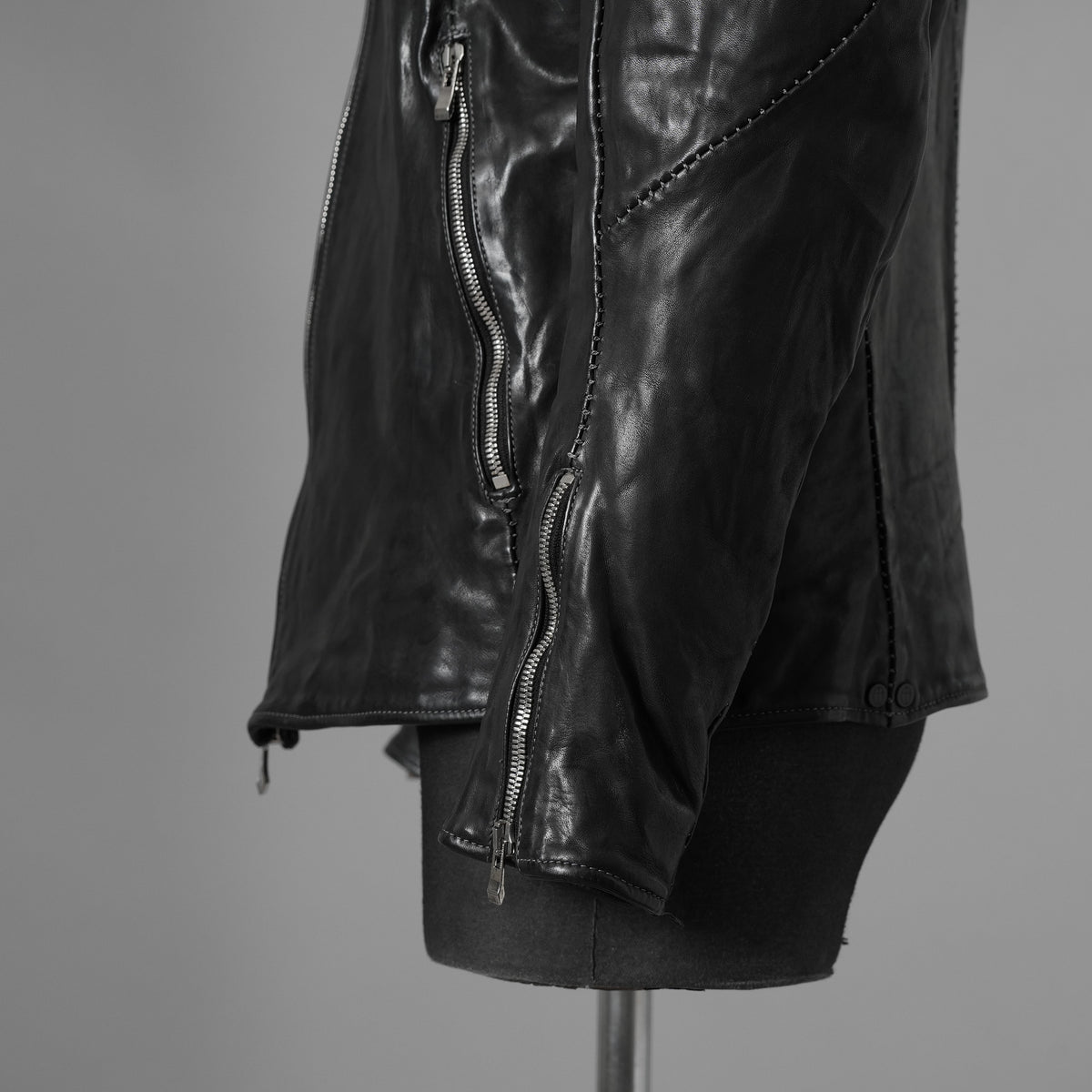 incarnation インカネーション / 極美品 21AW HORSE LEATHER NO COLLAR ZIP/F MOTO #2 LINED JB-4 ホース オーバーロック レザージャケット / 12411-41487-NK-01 / size S (BLACK)