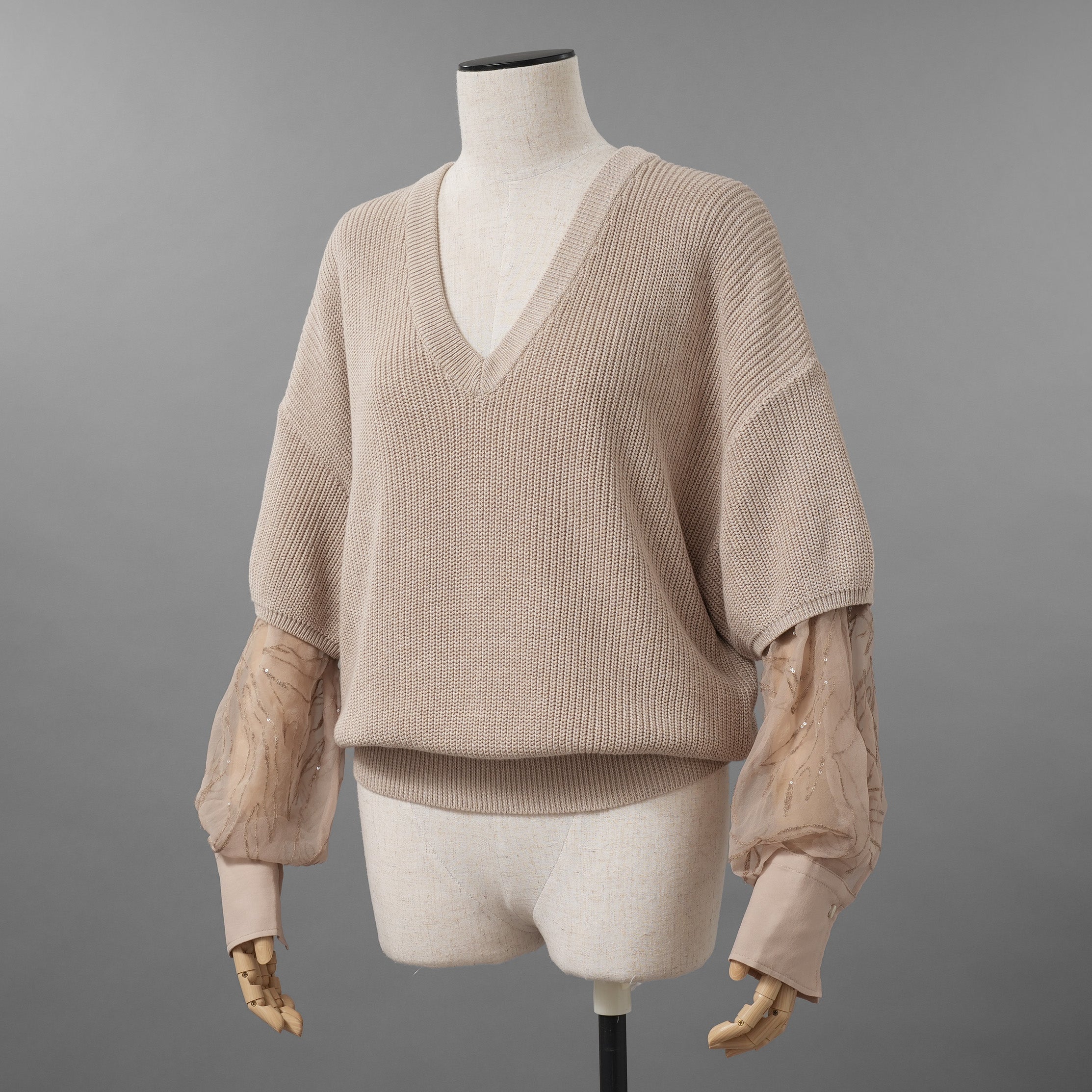 Brunello Cucinelli ブルネロクチネリ / 美品 22SS チュール切替 Vネックセーター /  ルーズフィット/ 袖シアー ビジュー装飾 / size XS (BEIGE) レディース