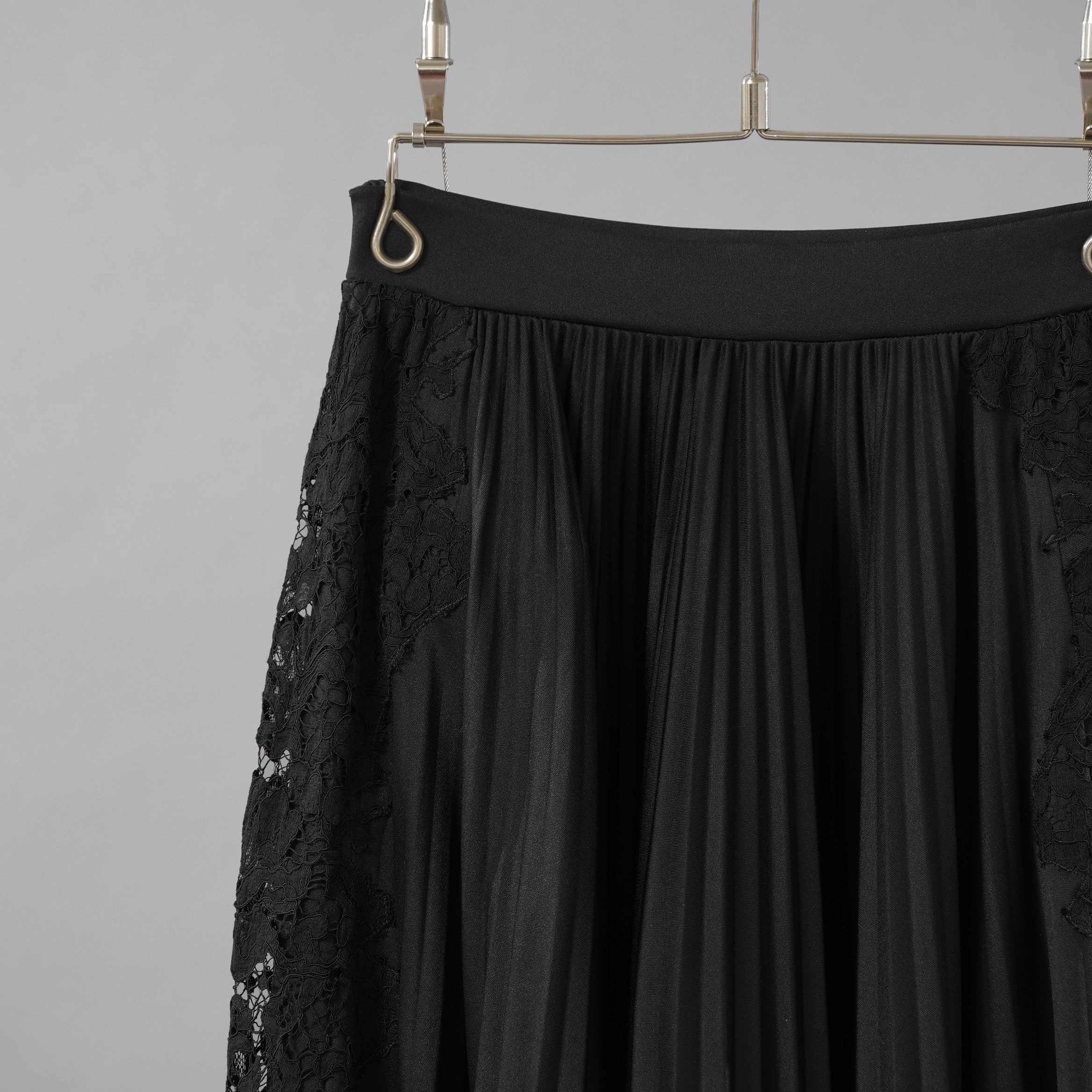 VALENTINO ヴァレンティノ / 美品 21SS VLTNロゴ プリーツ＆レース スカート / VB3MD02T668 / size XS (BLACK) レディース
