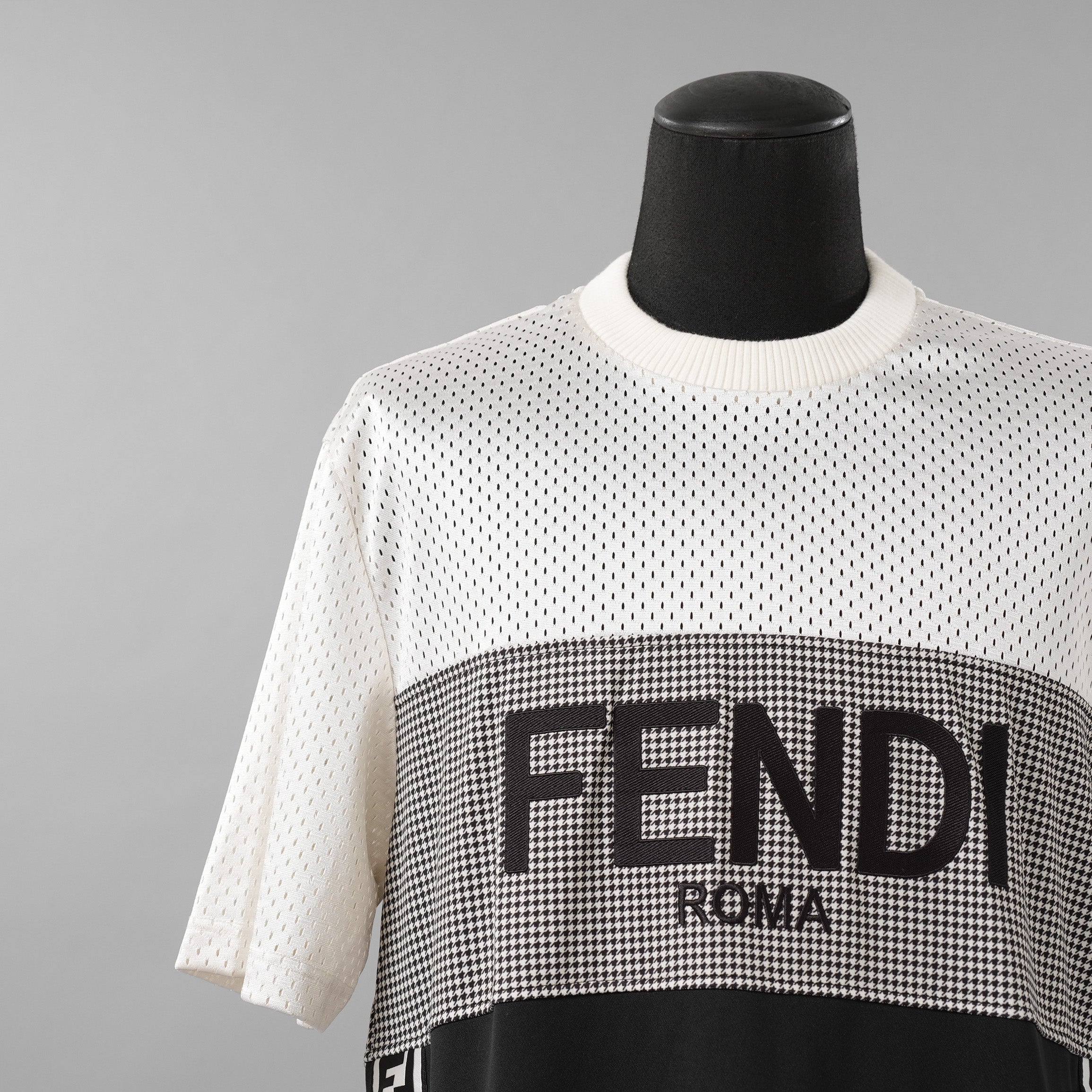FENDI フェンディ / 美品 22SS テクニカルメッシュ FF柄 サイドテープ ロゴ 半袖TシャツFAF649AL49 / size L (WHITE x BLACK)