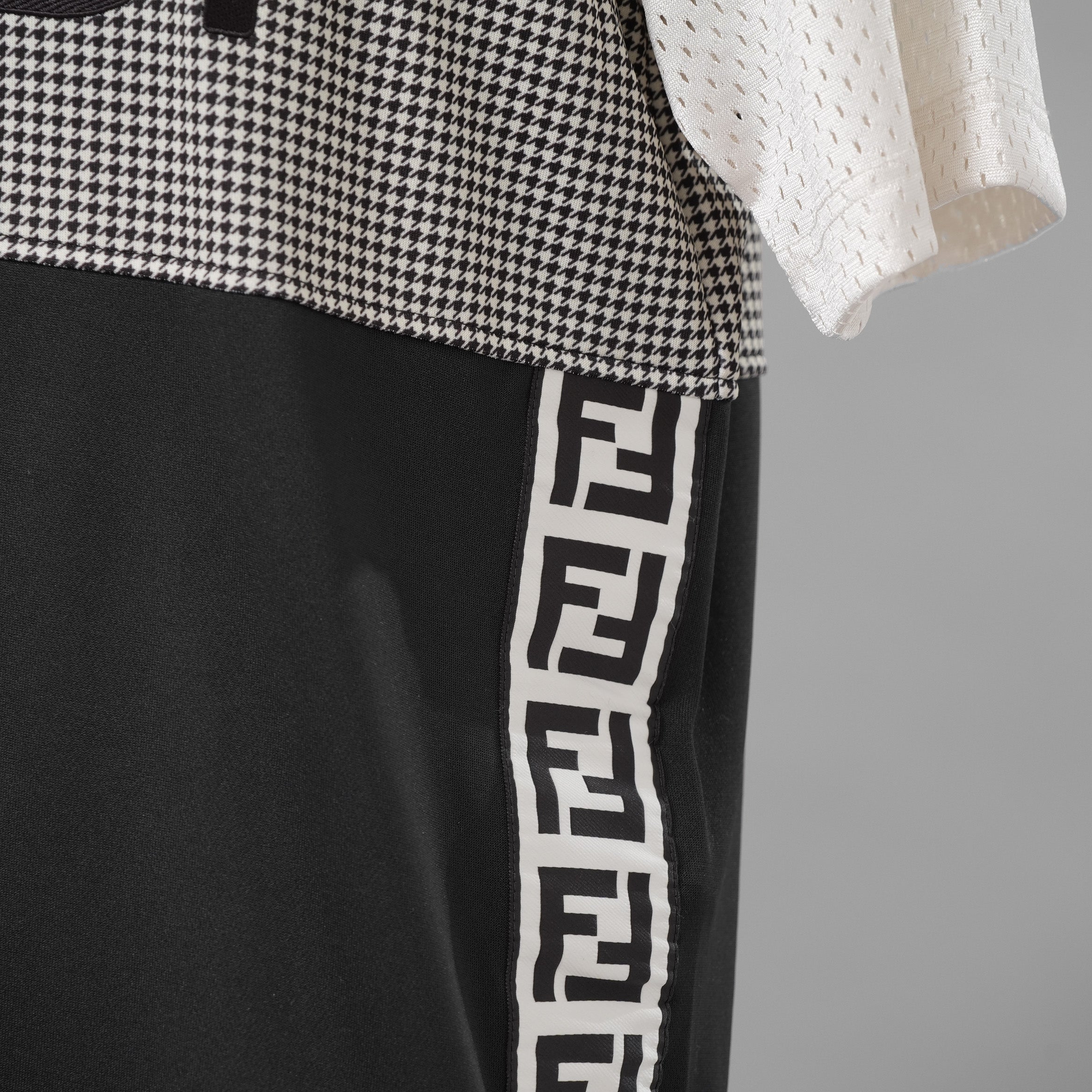 FENDI フェンディ / 美品 22SS テクニカルメッシュ FF柄 サイドテープ ロゴ 半袖TシャツFAF649AL49 / size L (WHITE x BLACK)