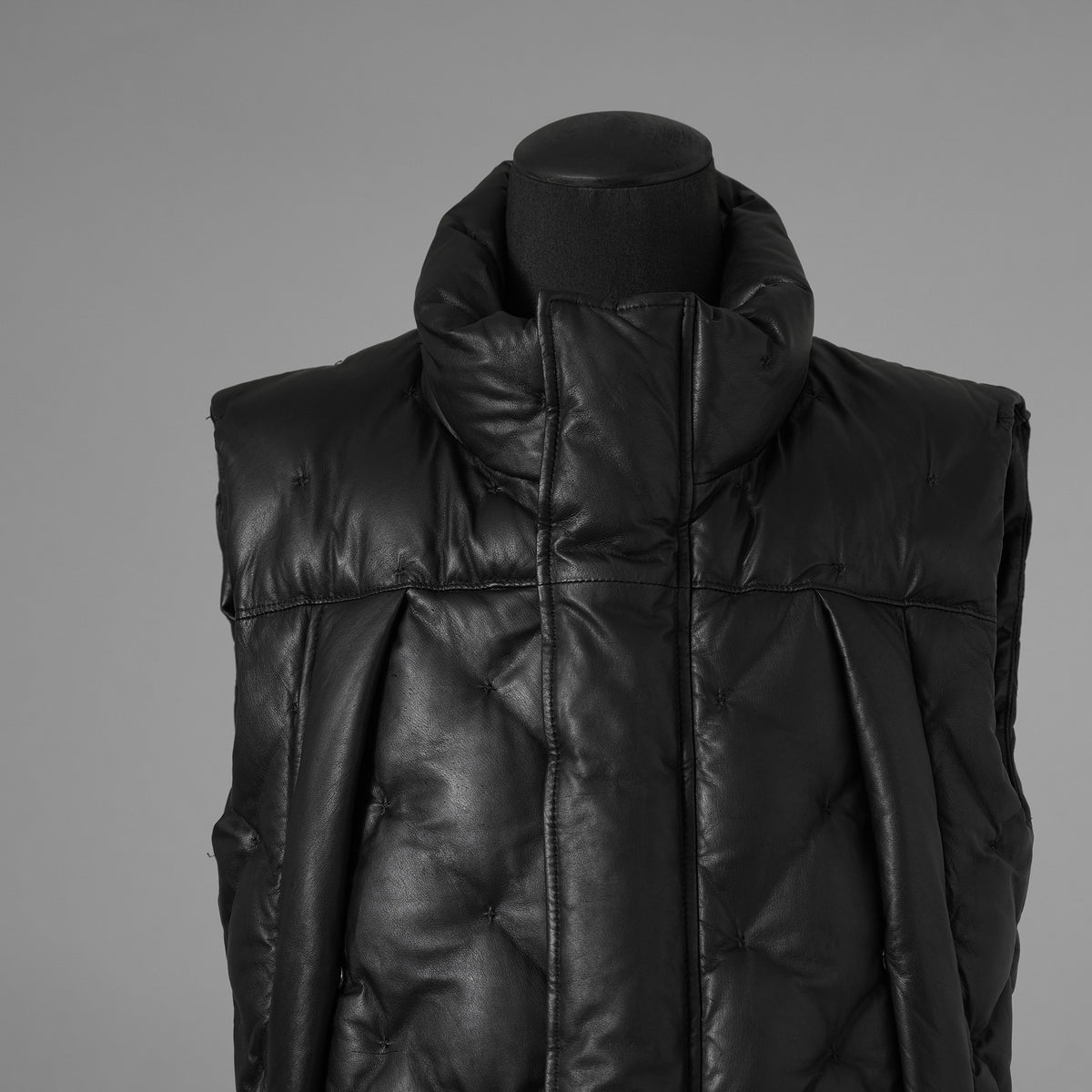 ISAMU KATAYAMA BACKLASH イサムカタヤマ バックラッシュ / 美品 24AW カンガルー レザー ダウンベスト / 1363-13 / size M (BLACK) 123044-alm