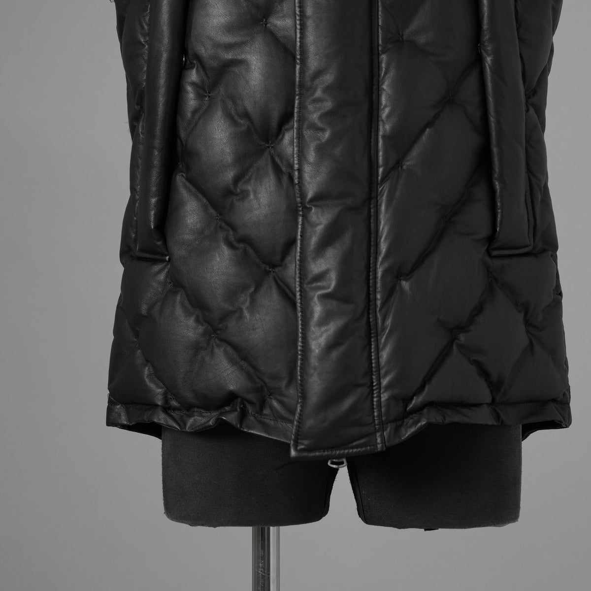 ISAMU KATAYAMA BACKLASH イサムカタヤマ バックラッシュ / 美品 24AW カンガルー レザー ダウンベスト / 1363-13 / size M (BLACK) 123044-alm