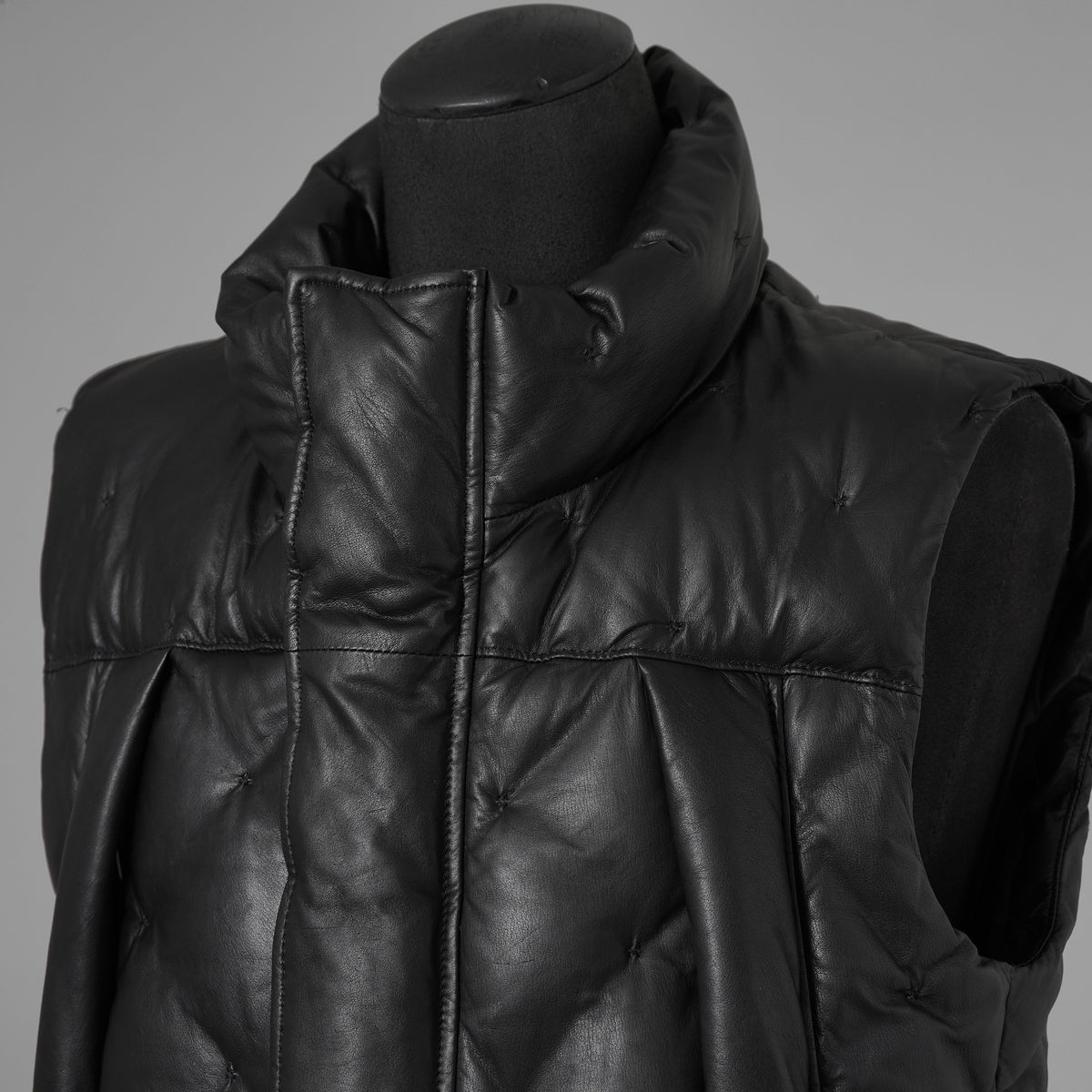 ISAMU KATAYAMA BACKLASH イサムカタヤマ バックラッシュ / 美品 24AW カンガルー レザー ダウンベスト / 1363-13 / size M (BLACK) 123044-alm