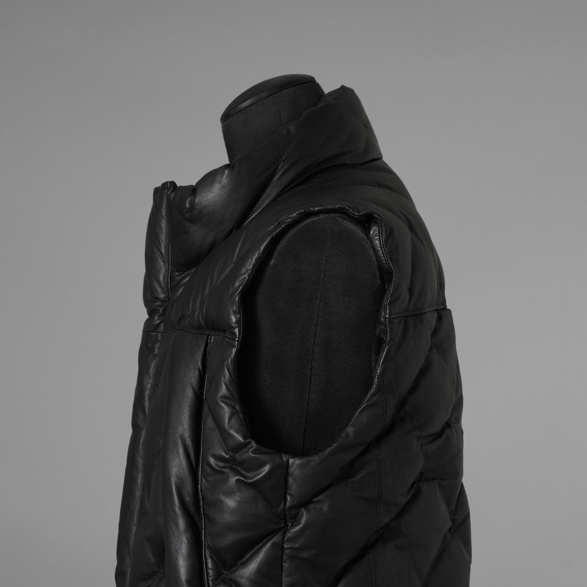 ISAMU KATAYAMA BACKLASH イサムカタヤマ バックラッシュ / 美品 24AW カンガルー レザー ダウンベスト / 1363-13 / size M (BLACK) 123044-alm