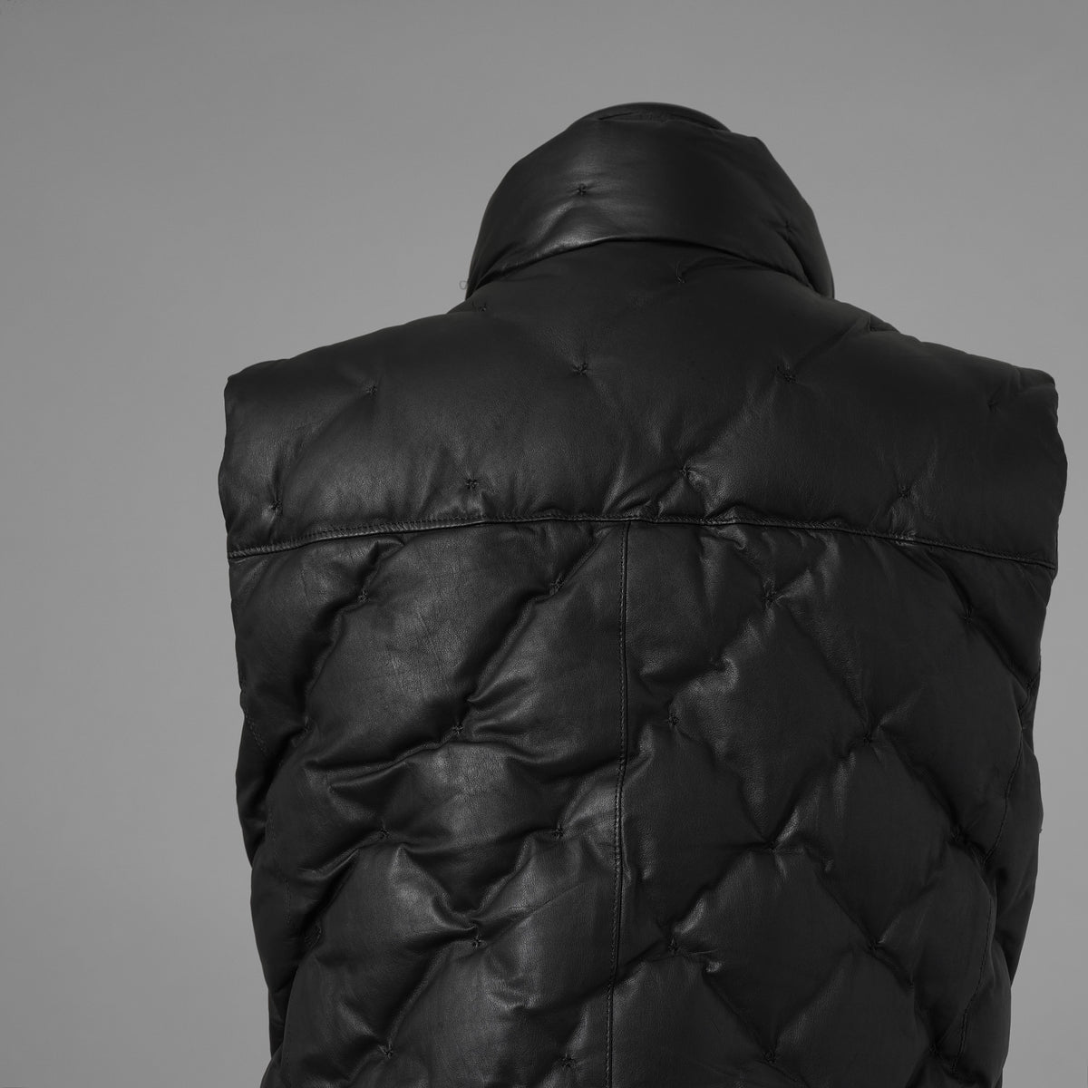 ISAMU KATAYAMA BACKLASH イサムカタヤマ バックラッシュ / 美品 24AW カンガルー レザー ダウンベスト / 1363-13 / size M (BLACK) 123044-alm