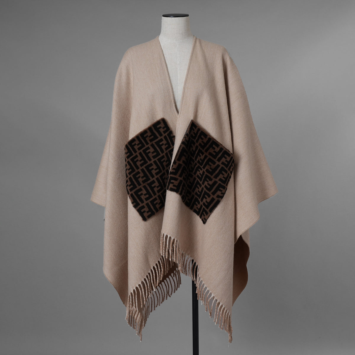 FENDI フェンディ / 美品 19AW FFロゴ ウールカシミヤ ポンチョ アクセサリー / FXX707 A9VR F0NH8 / ONE SIZE (BEIGE) レディース 352129-izm