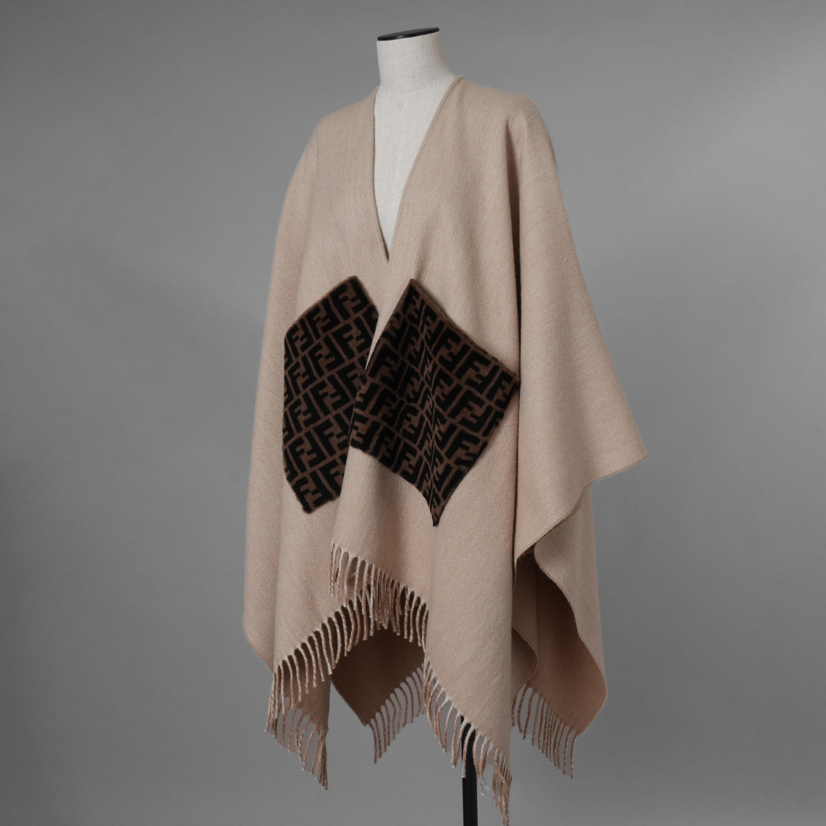 FENDI フェンディ / 美品 19AW FFロゴ ウールカシミヤ ポンチョ アクセサリー / FXX707 A9VR F0NH8 / ONE SIZE (BEIGE) レディース 352129-izm