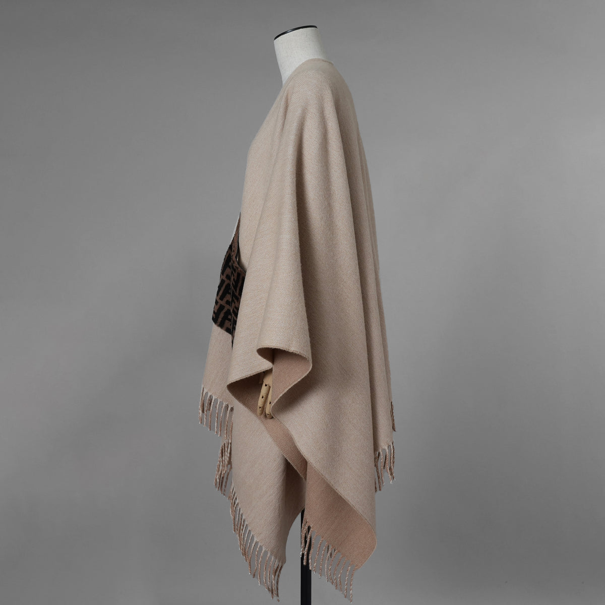 FENDI フェンディ / 美品 19AW FFロゴ ウールカシミヤ ポンチョ アクセサリー / FXX707 A9VR F0NH8 / ONE SIZE (BEIGE) レディース 352129-izm