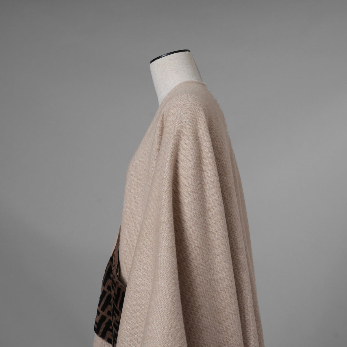 FENDI フェンディ / 美品 19AW FFロゴ ウールカシミヤ ポンチョ アクセサリー / FXX707 A9VR F0NH8 / ONE SIZE (BEIGE) レディース 352129-izm