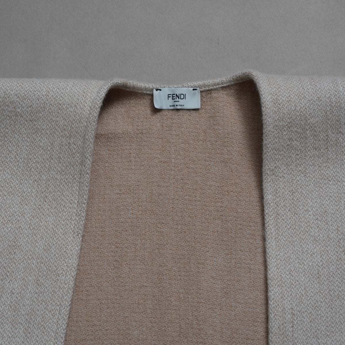 FENDI フェンディ / 美品 19AW FFロゴ ウールカシミヤ ポンチョ アクセサリー / FXX707 A9VR F0NH8 / ONE SIZE (BEIGE) レディース 352129-izm