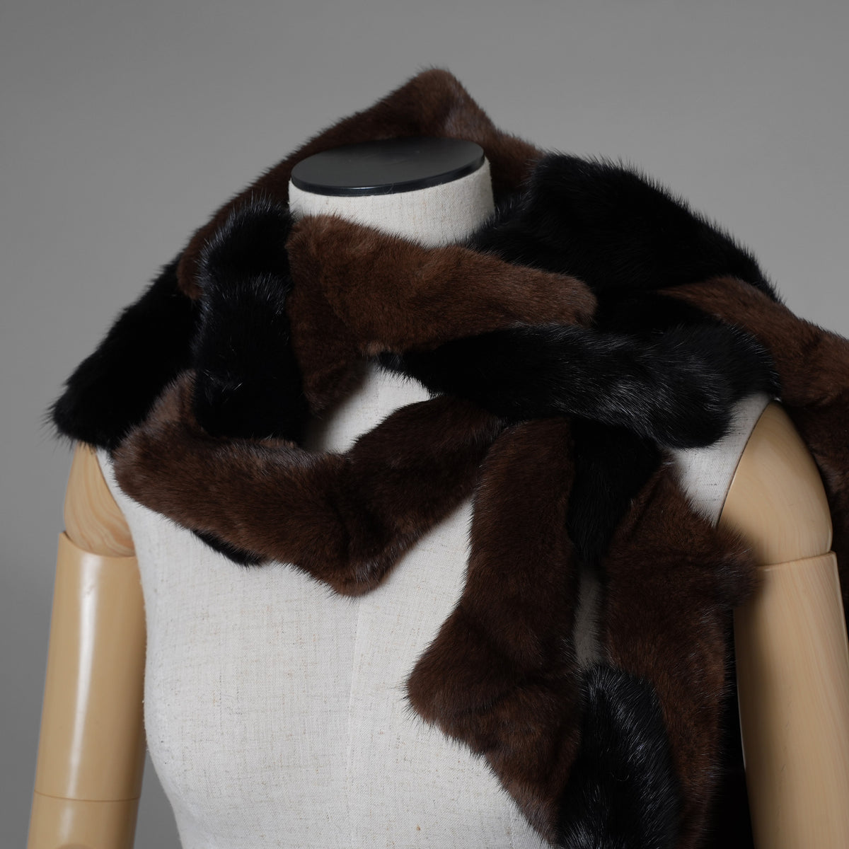 超希少 FENDI フェンディ / 美品 17AW ミンク ファー チェーンリンク マフラー  / FNG049 A140 F0GMF / ONE SIZE (BLACK × DARK BROWN) レディース 352128-izm アクセサリー