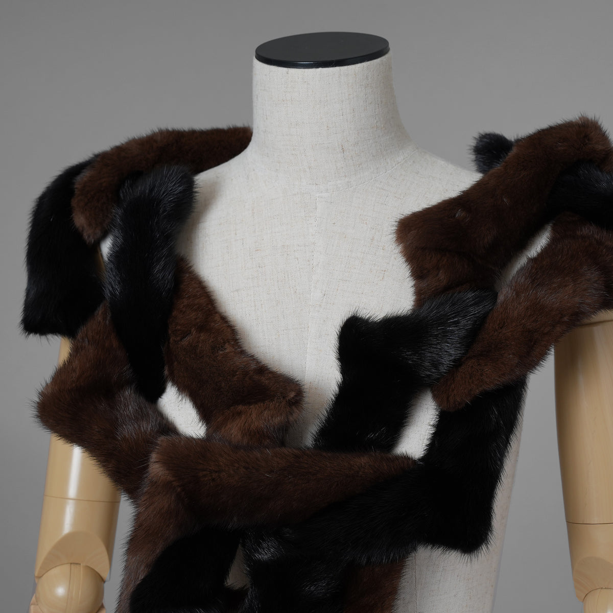 超希少 FENDI フェンディ / 美品 17AW ミンク ファー チェーンリンク マフラー  / FNG049 A140 F0GMF / ONE SIZE (BLACK × DARK BROWN) レディース 352128-izm アクセサリー