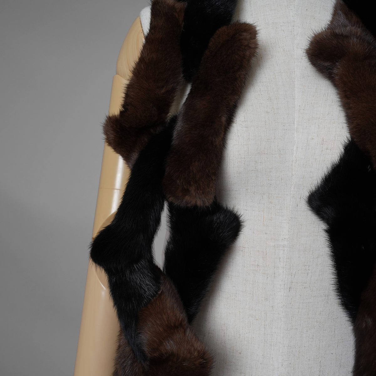 超希少 FENDI フェンディ / 美品 17AW ミンク ファー チェーンリンク マフラー  / FNG049 A140 F0GMF / ONE SIZE (BLACK × DARK BROWN) レディース 352128-izm アクセサリー