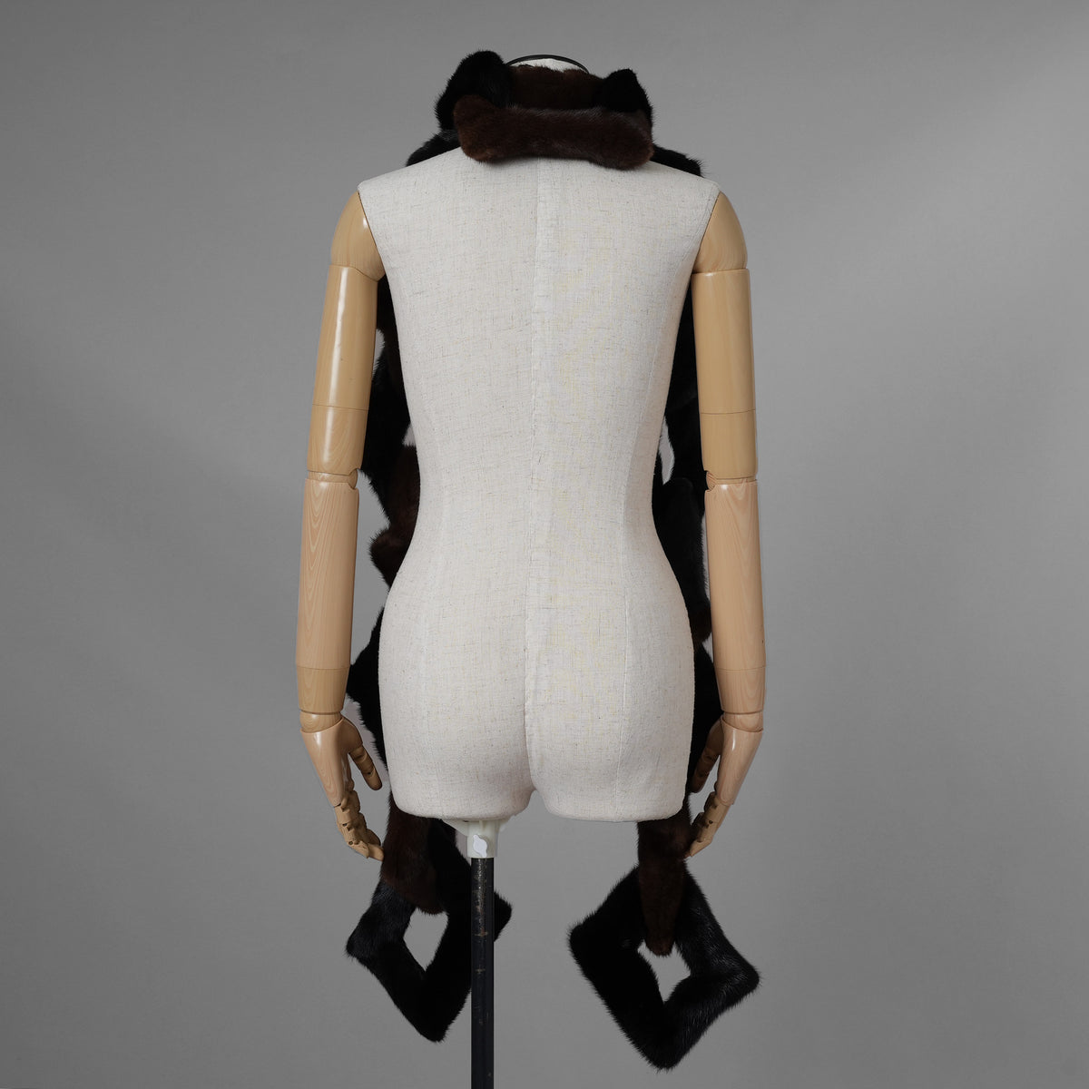 超希少 FENDI フェンディ / 美品 17AW ミンク ファー チェーンリンク マフラー  / FNG049 A140 F0GMF / ONE SIZE (BLACK × DARK BROWN) レディース 352128-izm アクセサリー