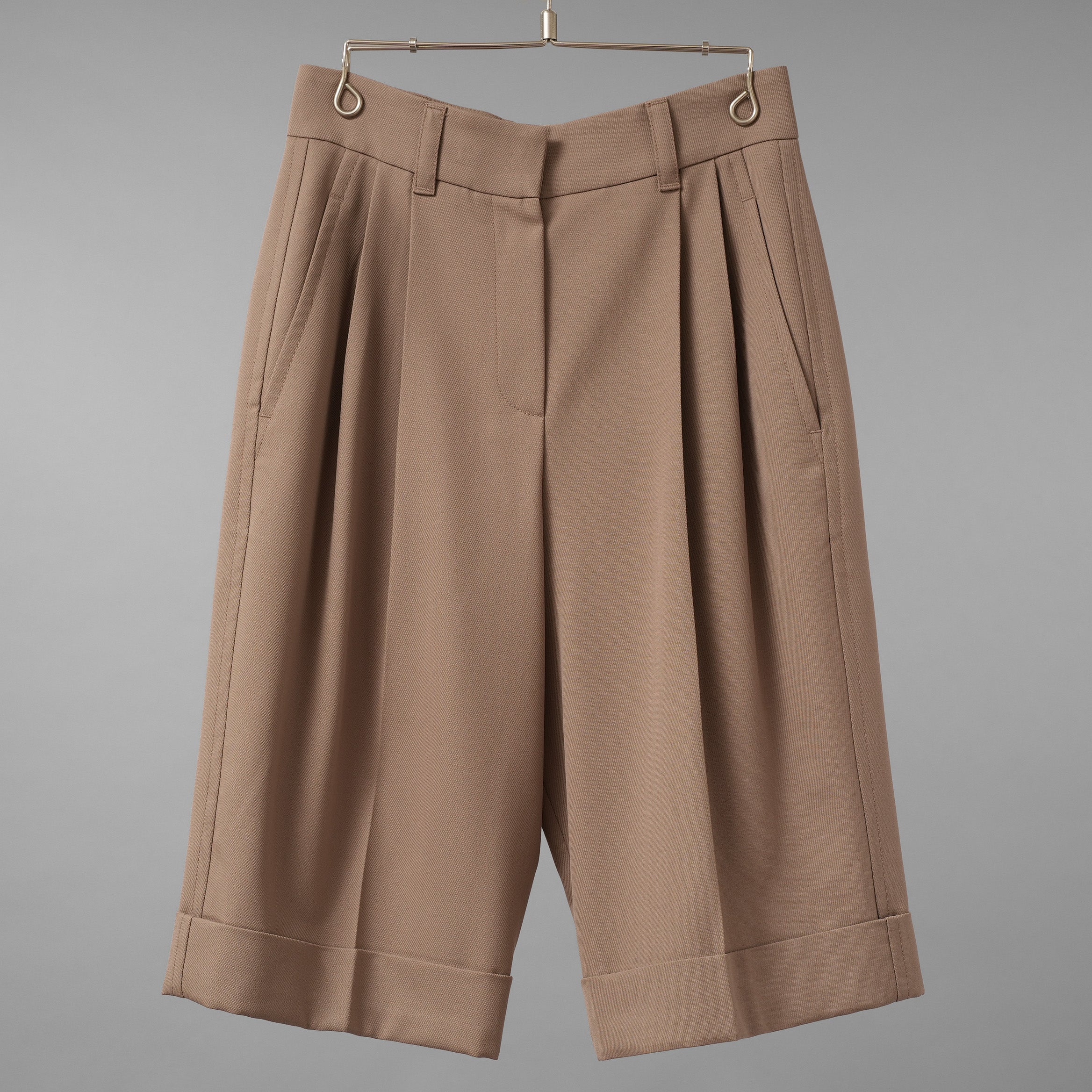 Brunello Cucinelli ブルネロクチネリ / 美品 17SSフォールドヘム ショートパンツ バミューダパンツ / MA171P7322 /  size 40 (TAUPE) レディース