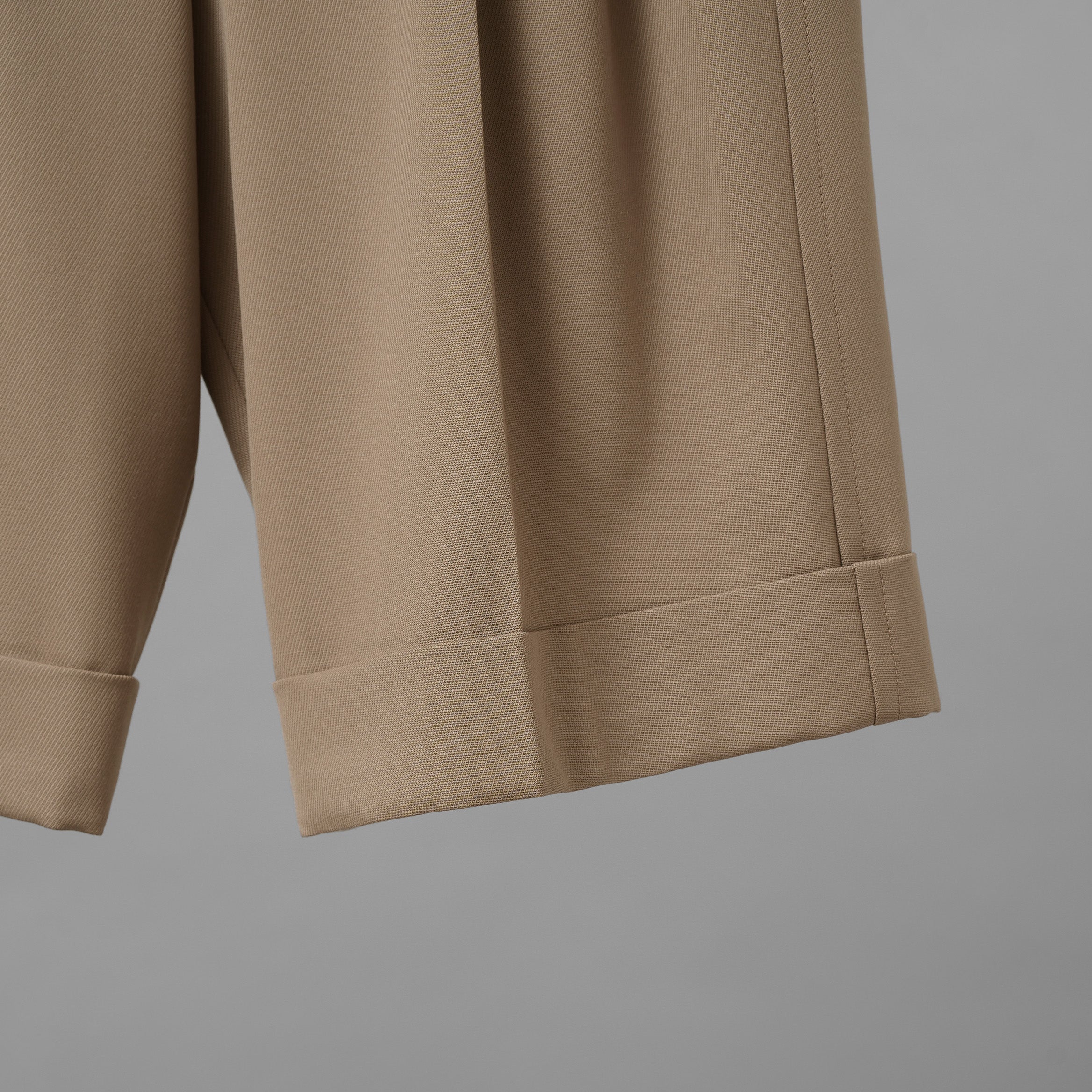 Brunello Cucinelli ブルネロクチネリ / 美品 17SSフォールドヘム ショートパンツ バミューダパンツ / MA171P7322 /  size 40 (TAUPE) レディース