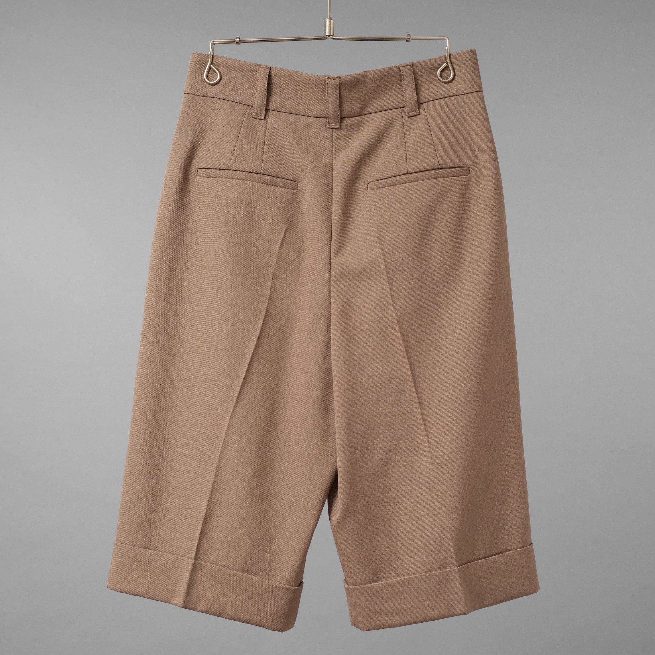 Brunello Cucinelli ブルネロクチネリ / 美品 17SSフォールドヘム ショートパンツ バミューダパンツ / MA171P7322 /  size 40 (TAUPE) レディース