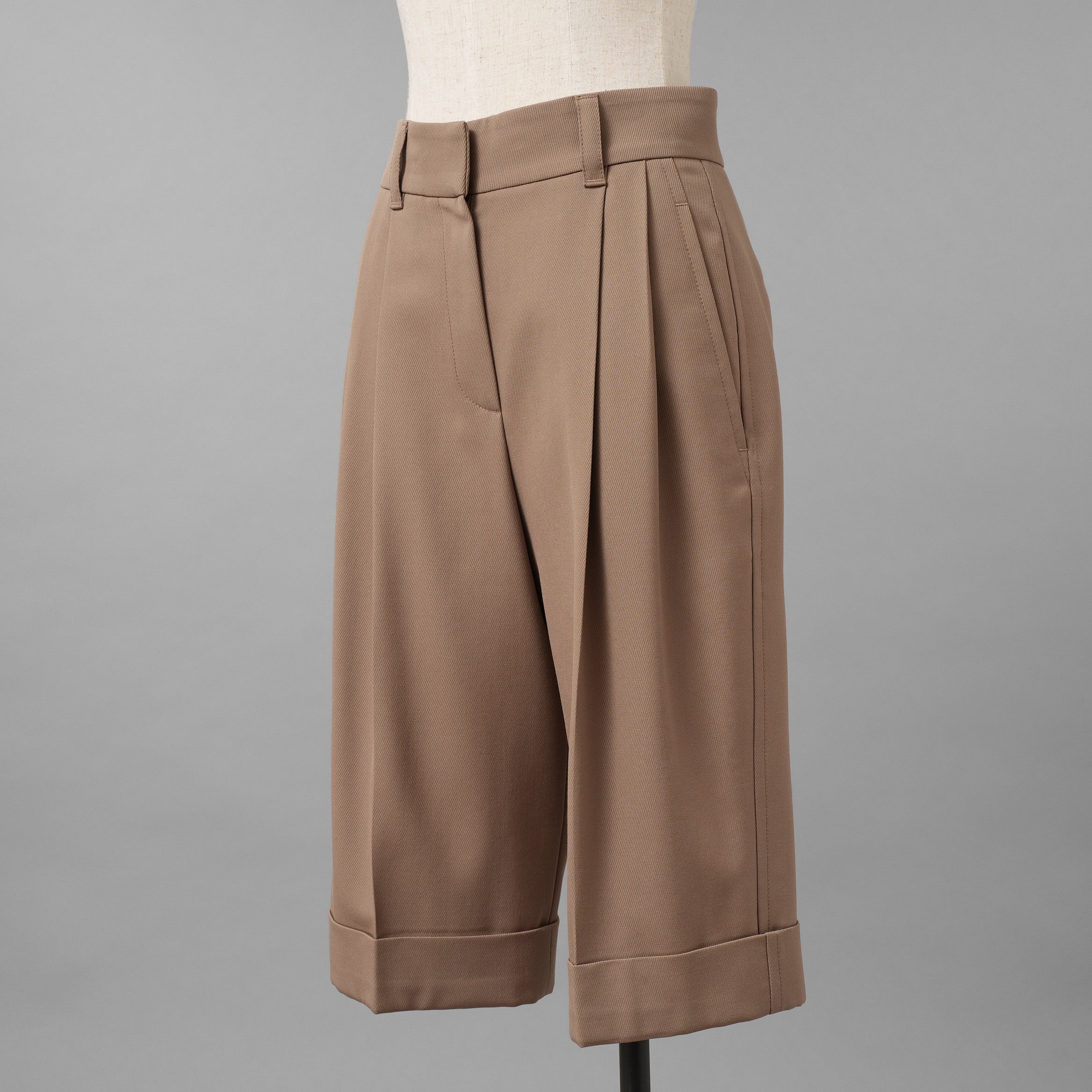 Brunello Cucinelli ブルネロクチネリ / 美品 17SSフォールドヘム ショートパンツ バミューダパンツ / MA171P7322 /  size 40 (TAUPE) レディース