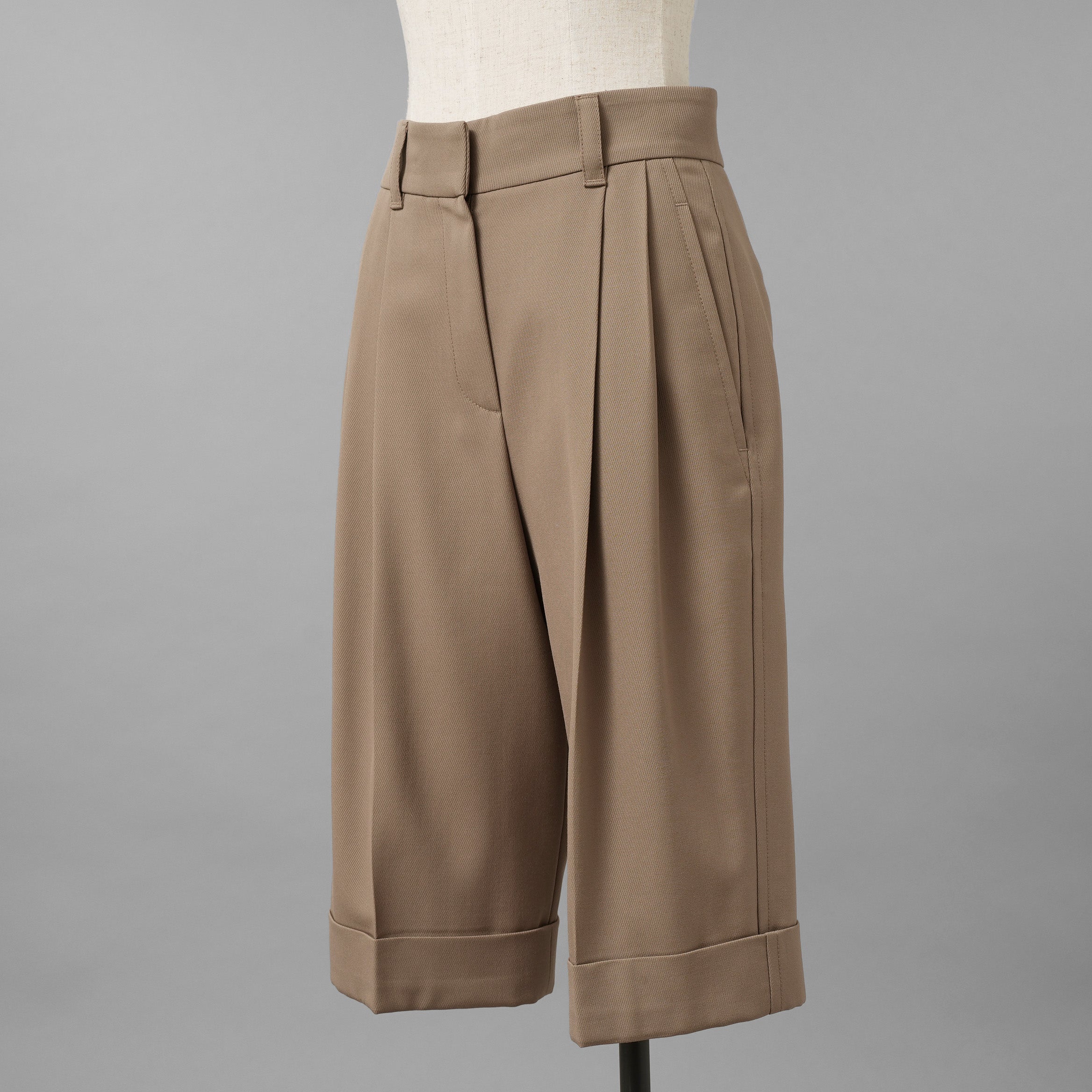 Brunello Cucinelli ブルネロクチネリ / 美品 17SSフォールドヘム ショートパンツ バミューダパンツ / MA171P7322 /  size 40 (TAUPE) レディース
