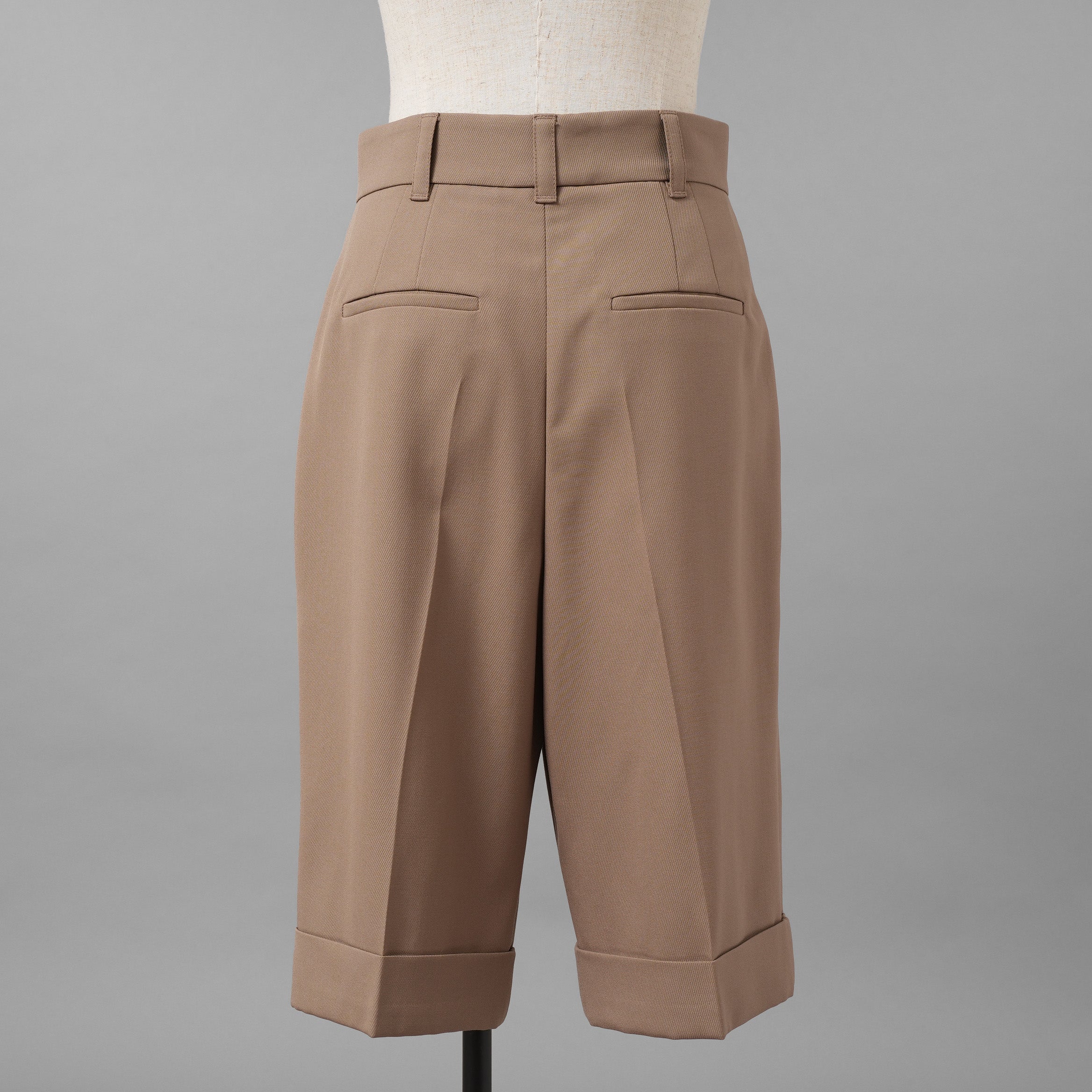 Brunello Cucinelli ブルネロクチネリ / 美品 17SSフォールドヘム ショートパンツ バミューダパンツ / MA171P7322 /  size 40 (TAUPE) レディース